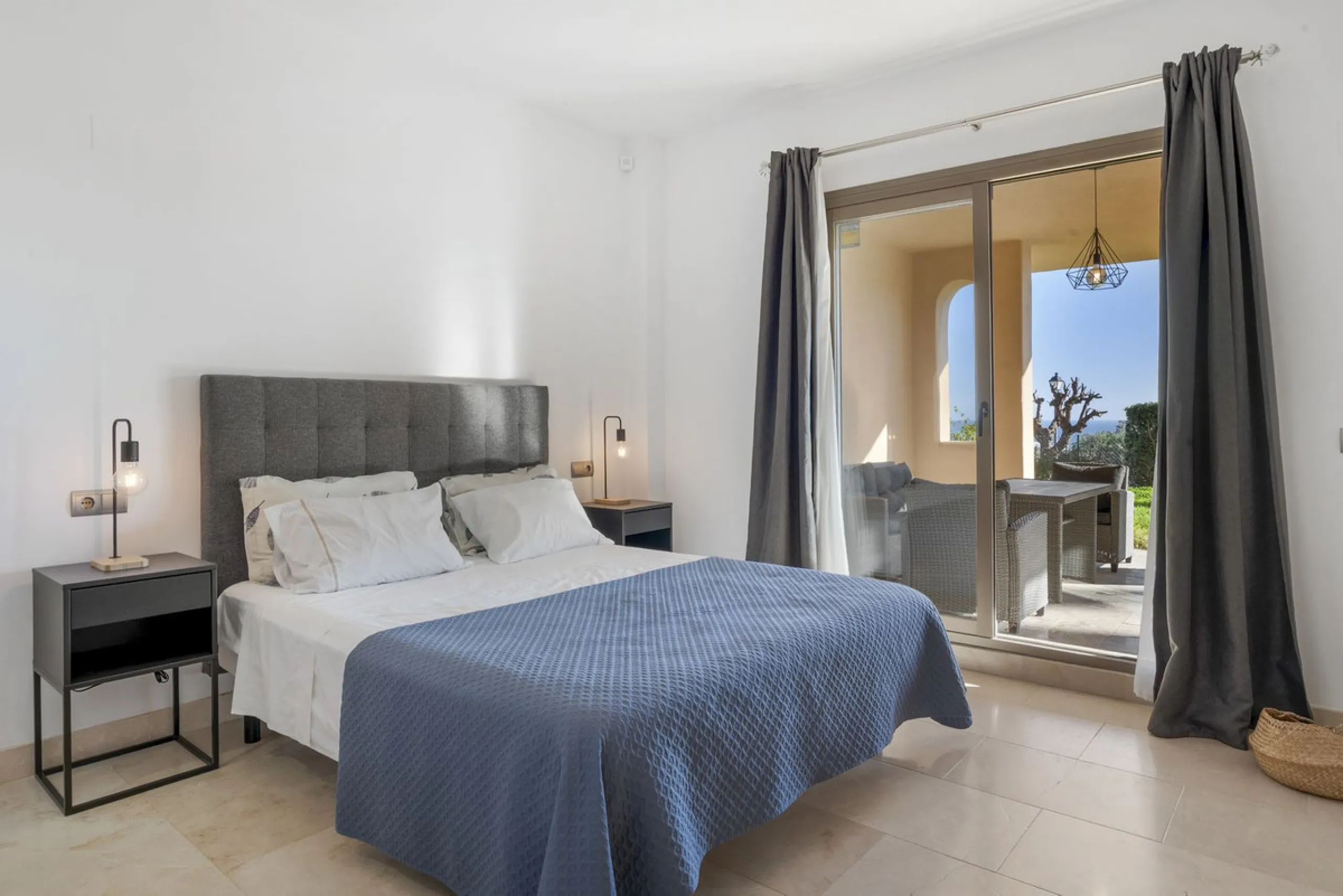 We are proud to present this luxurious ground-floor apartment, located within an exclusive gated and secure community renowned for its abundance of swimming pools and beautifully maintained green spaces.