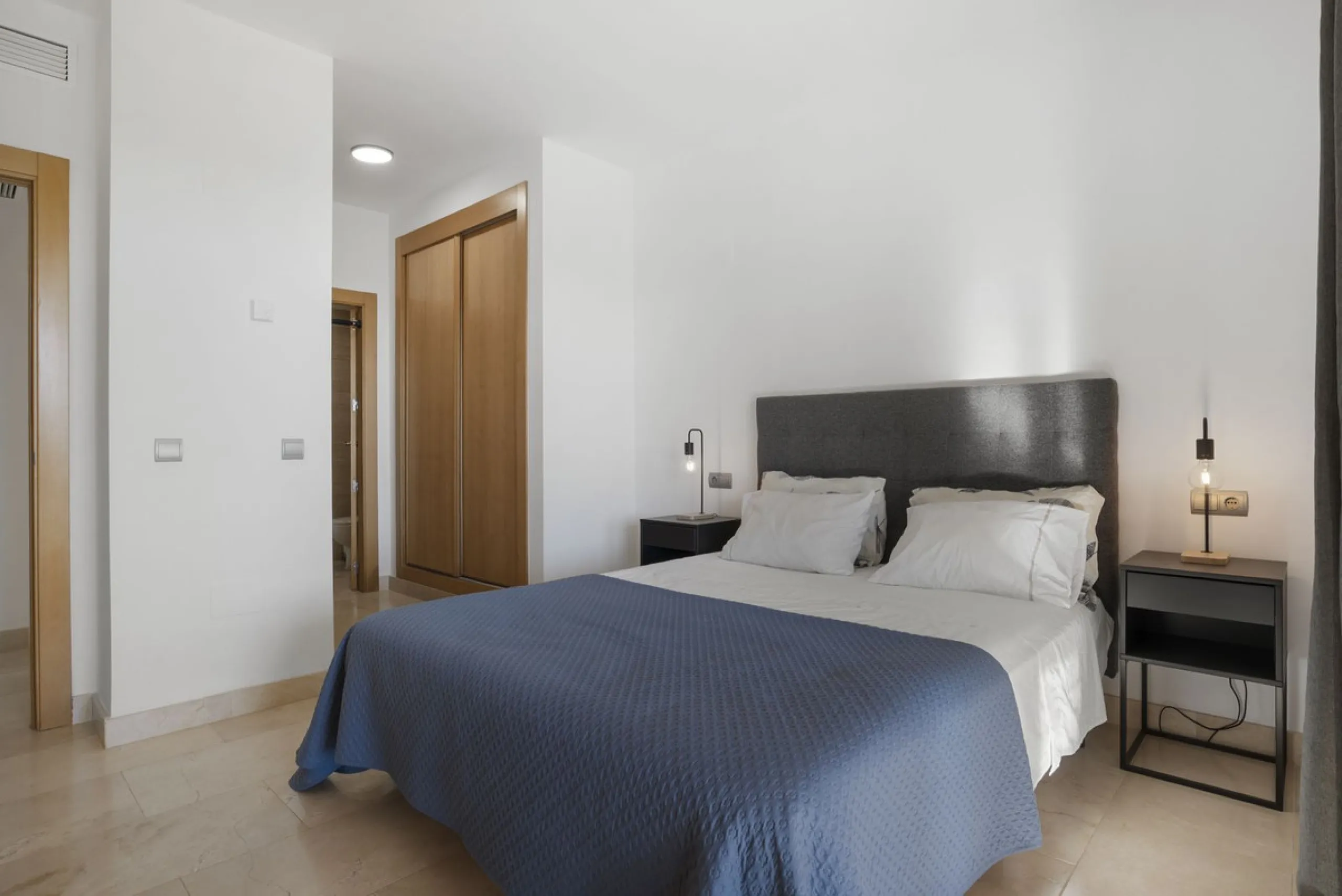 We are proud to present this luxurious ground-floor apartment, located within an exclusive gated and secure community renowned for its abundance of swimming pools and beautifully maintained green spaces.