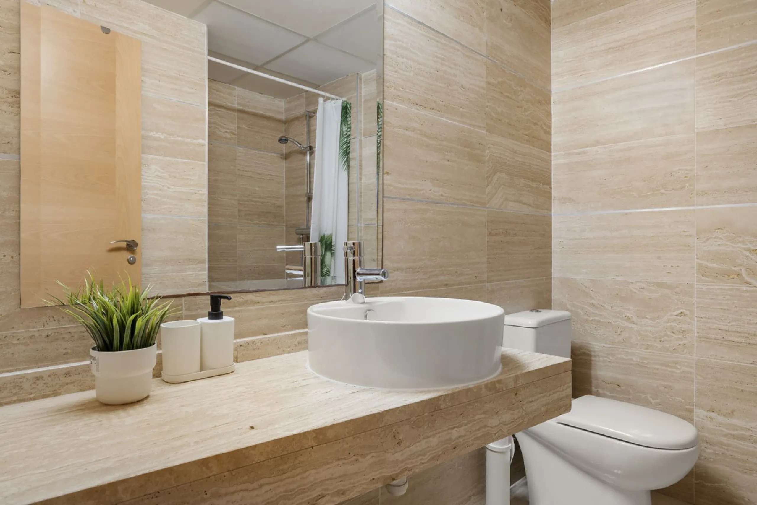 We are proud to present this luxurious ground-floor apartment, located within an exclusive gated and secure community renowned for its abundance of swimming pools and beautifully maintained green spaces.