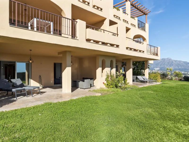 We are proud to present this luxurious ground-floor apartment, located within an exclusive gated and secure community renowned for its abundance of swimming pools and beautifully maintained green spaces.
