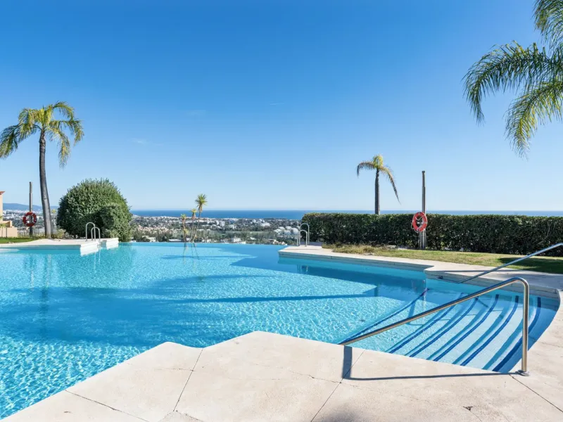 We are proud to present this luxurious ground-floor apartment, located within an exclusive gated and secure community renowned for its abundance of swimming pools and beautifully maintained green spaces.