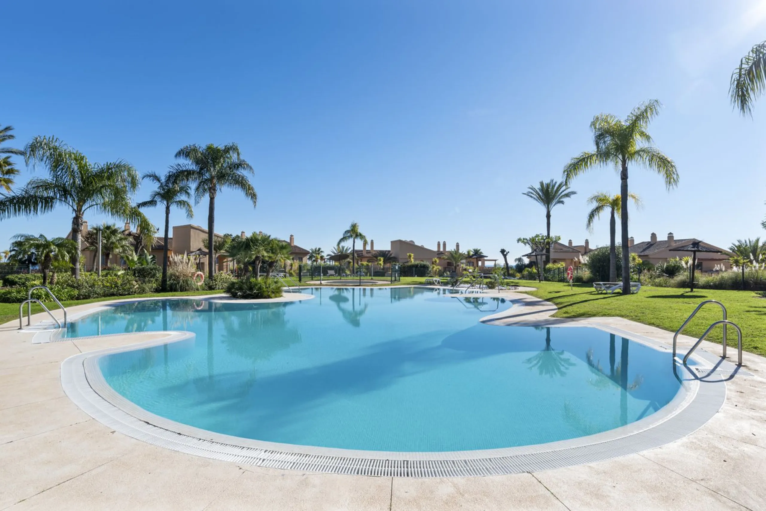 We are proud to present this luxurious ground-floor apartment, located within an exclusive gated and secure community renowned for its abundance of swimming pools and beautifully maintained green spaces.
