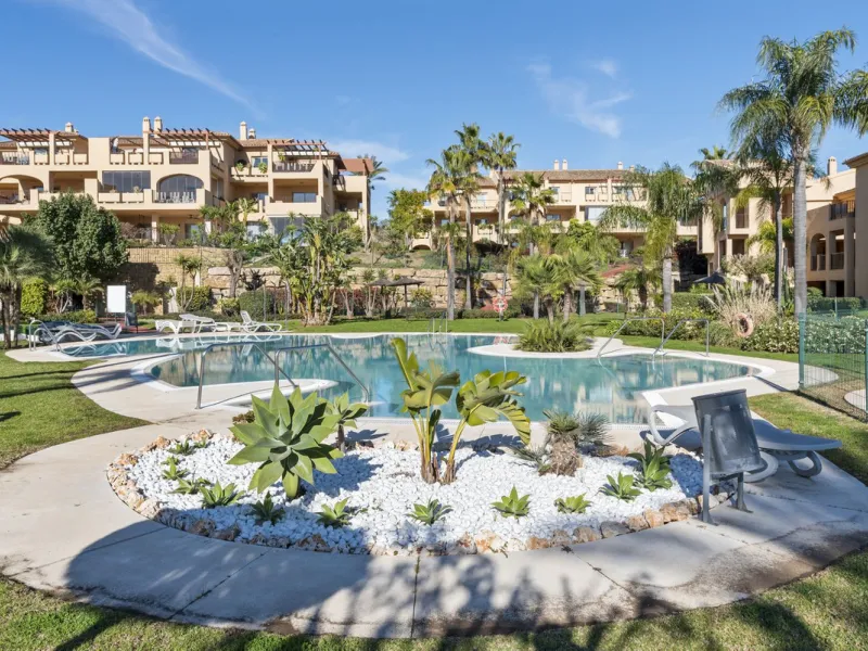 We are proud to present this luxurious ground-floor apartment, located within an exclusive gated and secure community renowned for its abundance of swimming pools and beautifully maintained green spaces.