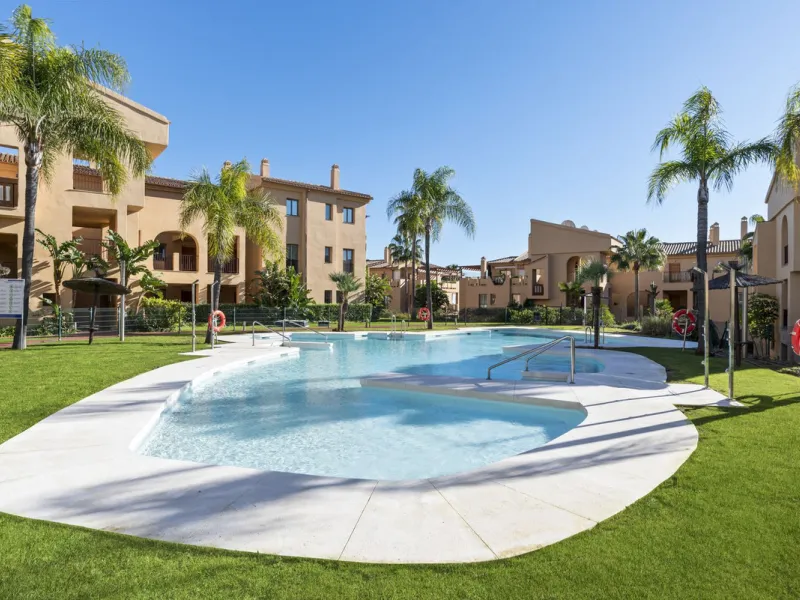 We are proud to present this luxurious ground-floor apartment, located within an exclusive gated and secure community renowned for its abundance of swimming pools and beautifully maintained green spaces.