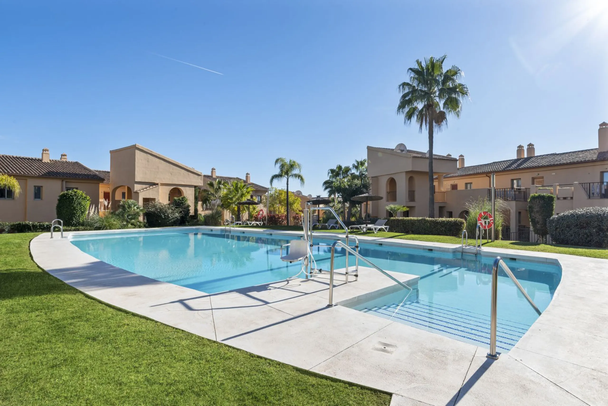 We are proud to present this luxurious ground-floor apartment, located within an exclusive gated and secure community renowned for its abundance of swimming pools and beautifully maintained green spaces.