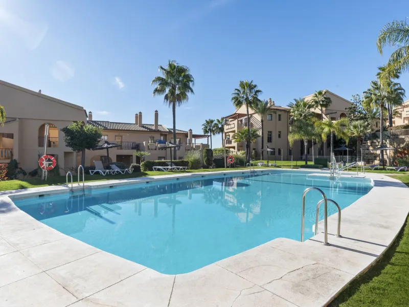 We are proud to present this luxurious ground-floor apartment, located within an exclusive gated and secure community renowned for its abundance of swimming pools and beautifully maintained green spaces.