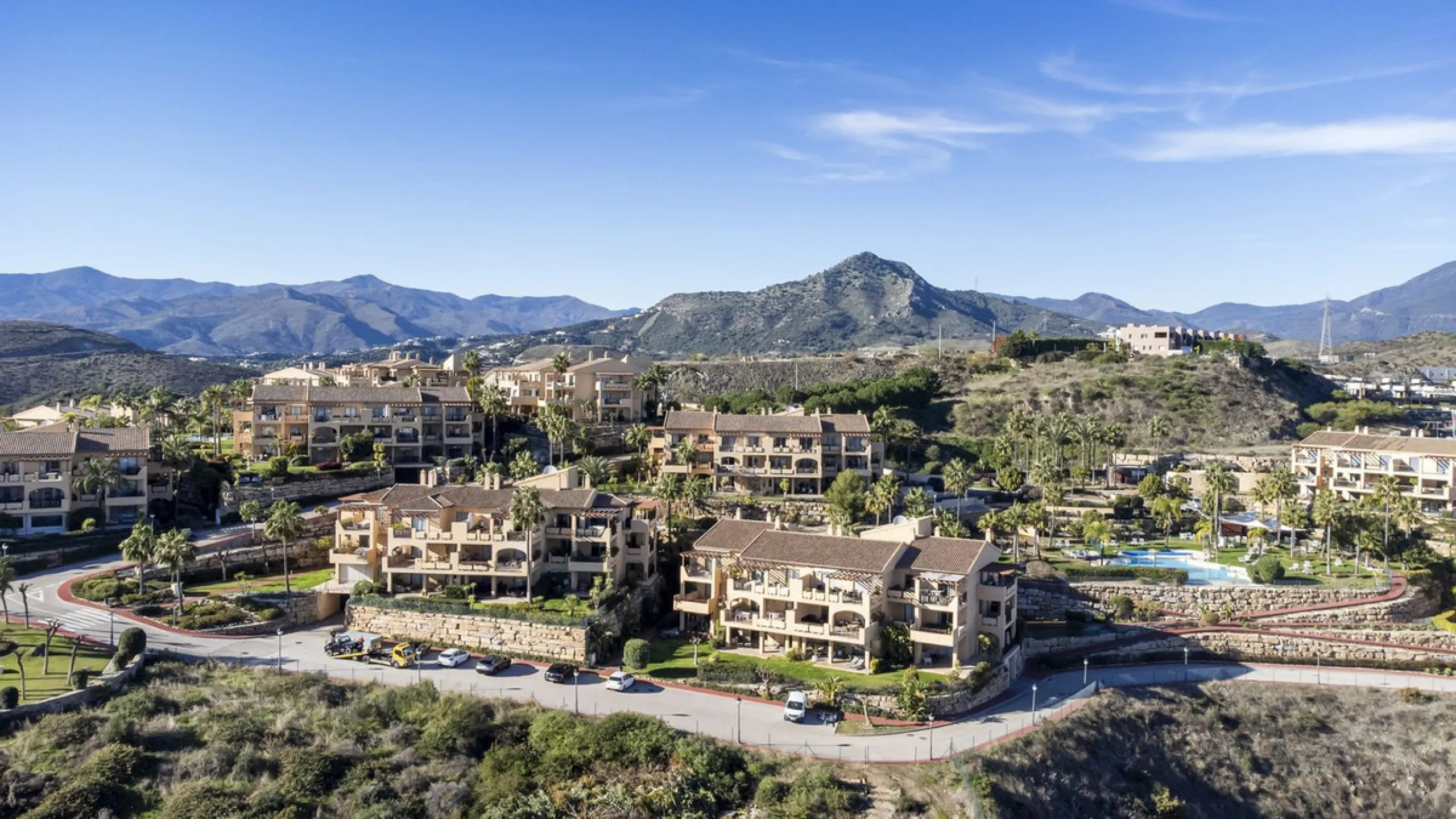 We are proud to present this luxurious ground-floor apartment, located within an exclusive gated and secure community renowned for its abundance of swimming pools and beautifully maintained green spaces.