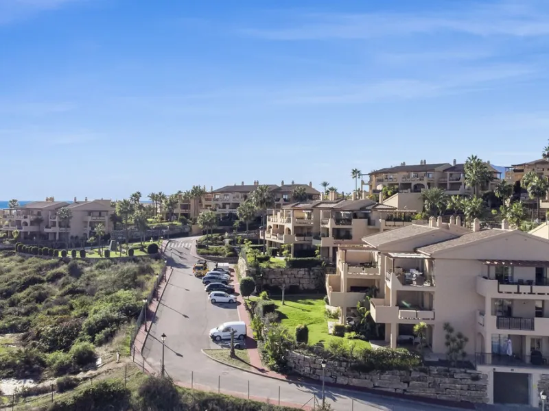 We are proud to present this luxurious ground-floor apartment, located within an exclusive gated and secure community renowned for its abundance of swimming pools and beautifully maintained green spaces.