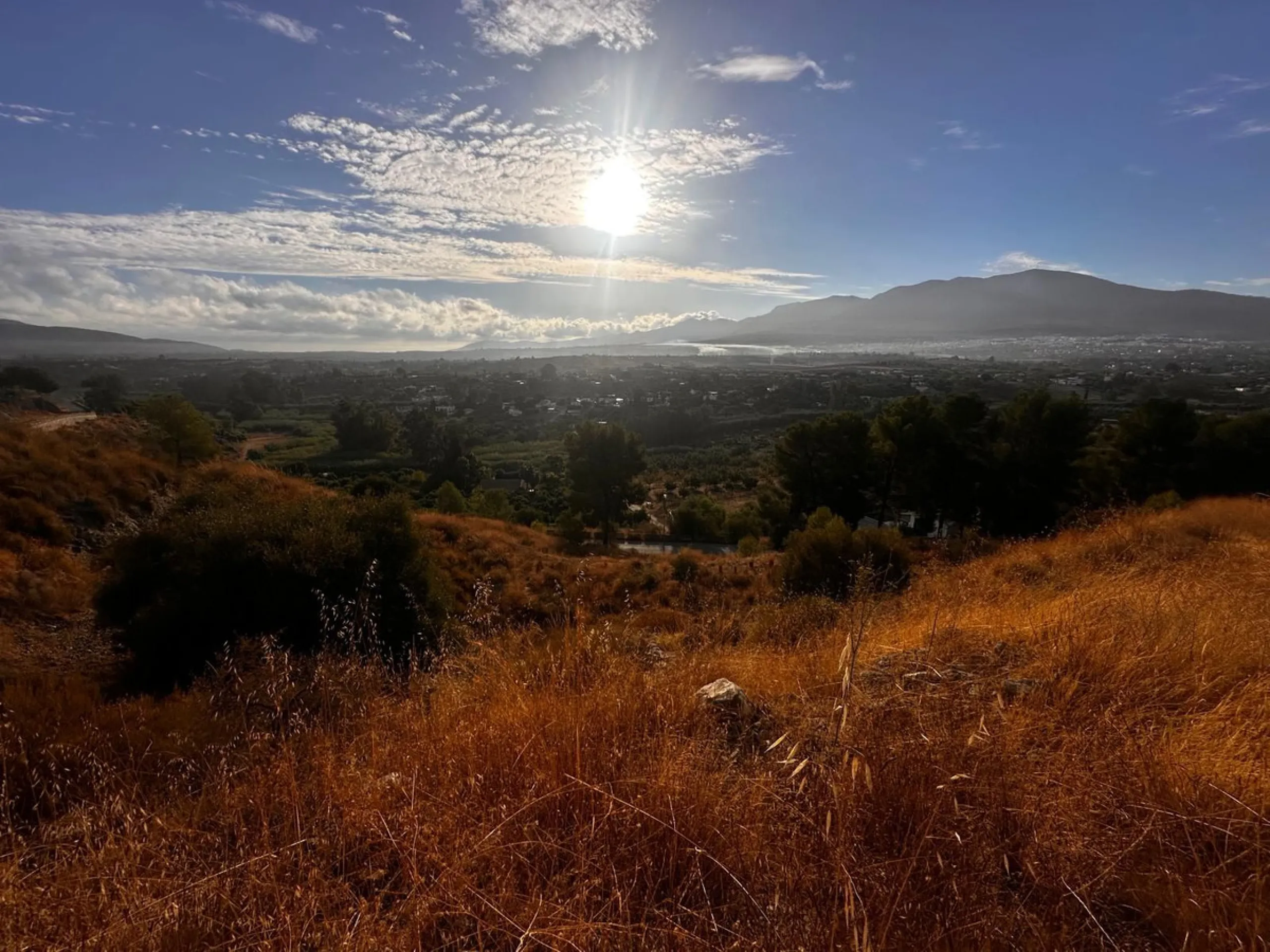 Looking for a place to build your dream home with spectacular views or to make a smart investment in a privileged environment?