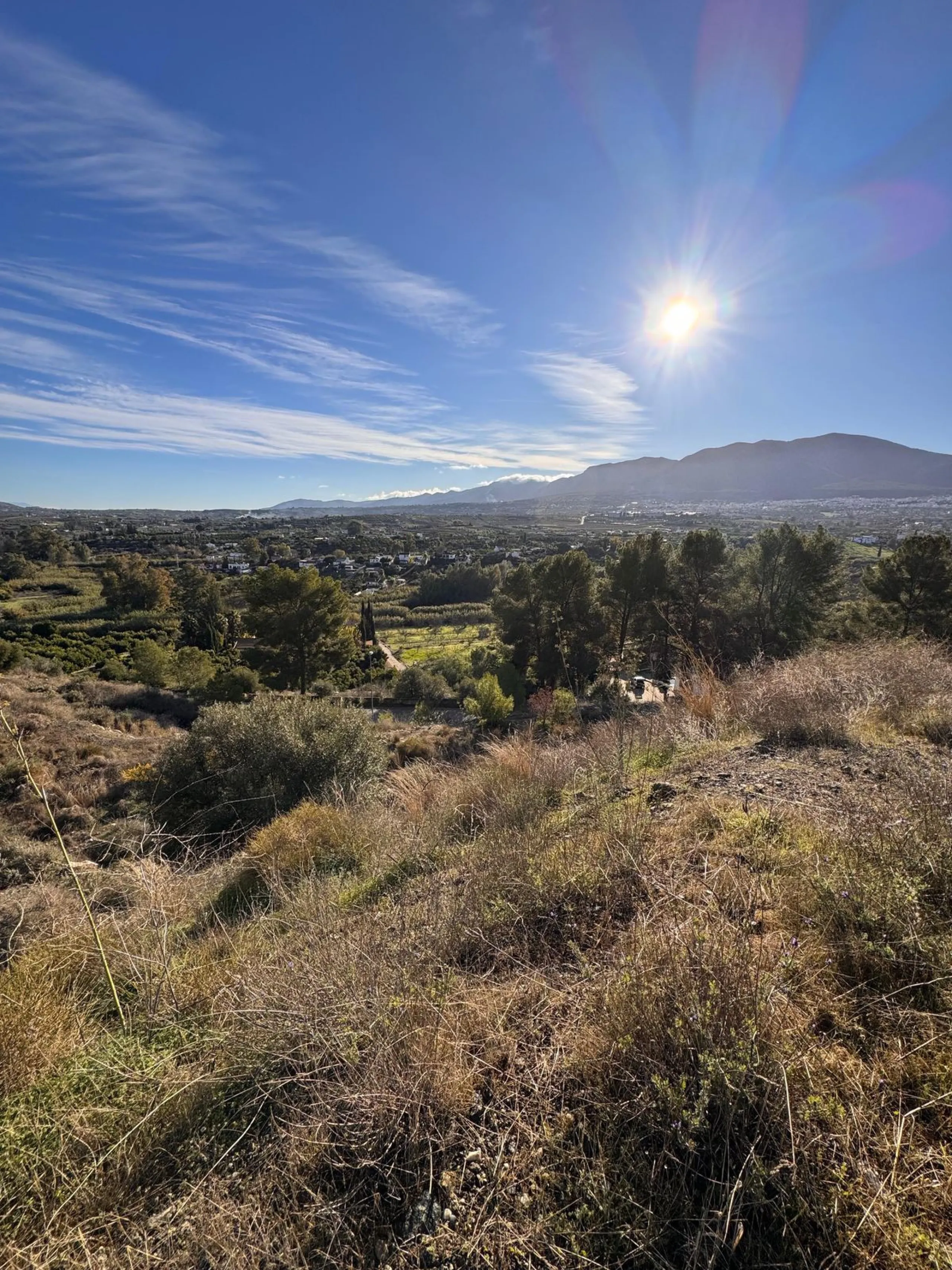 Looking for a place to build your dream home with spectacular views or to make a smart investment in a privileged environment?