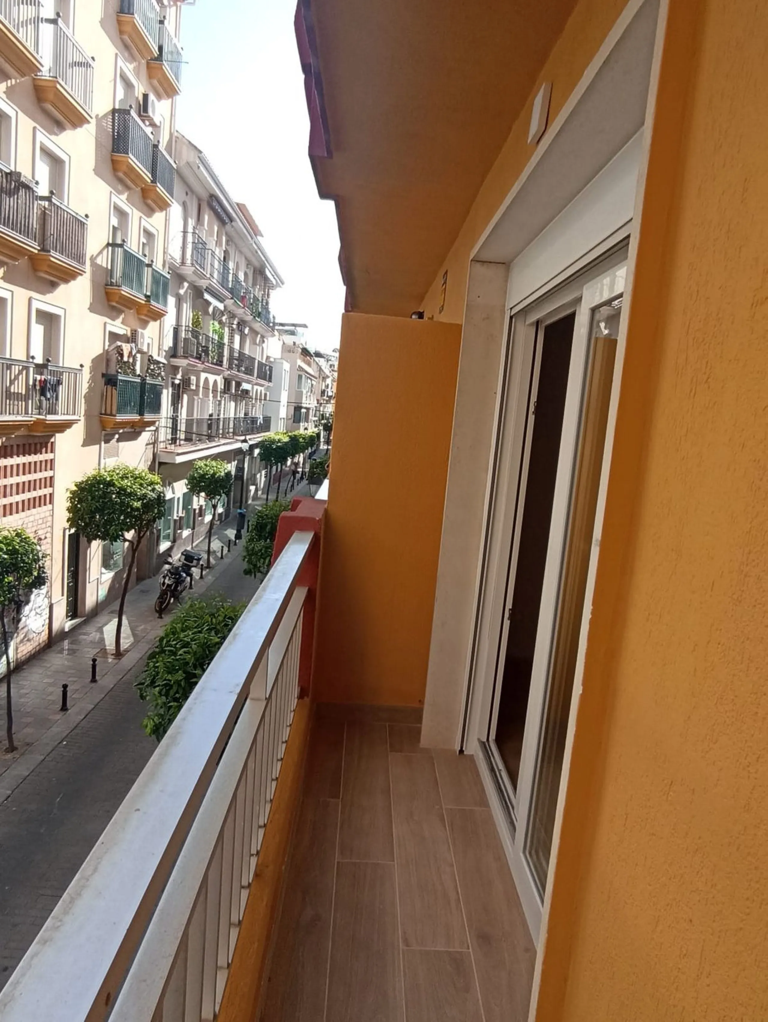 Apartment - Middle Floor Apartment в продаже в Fuengirola, Málaga. В доме 3 спален и 1 ванных комнат. Площадь дома 100 м²