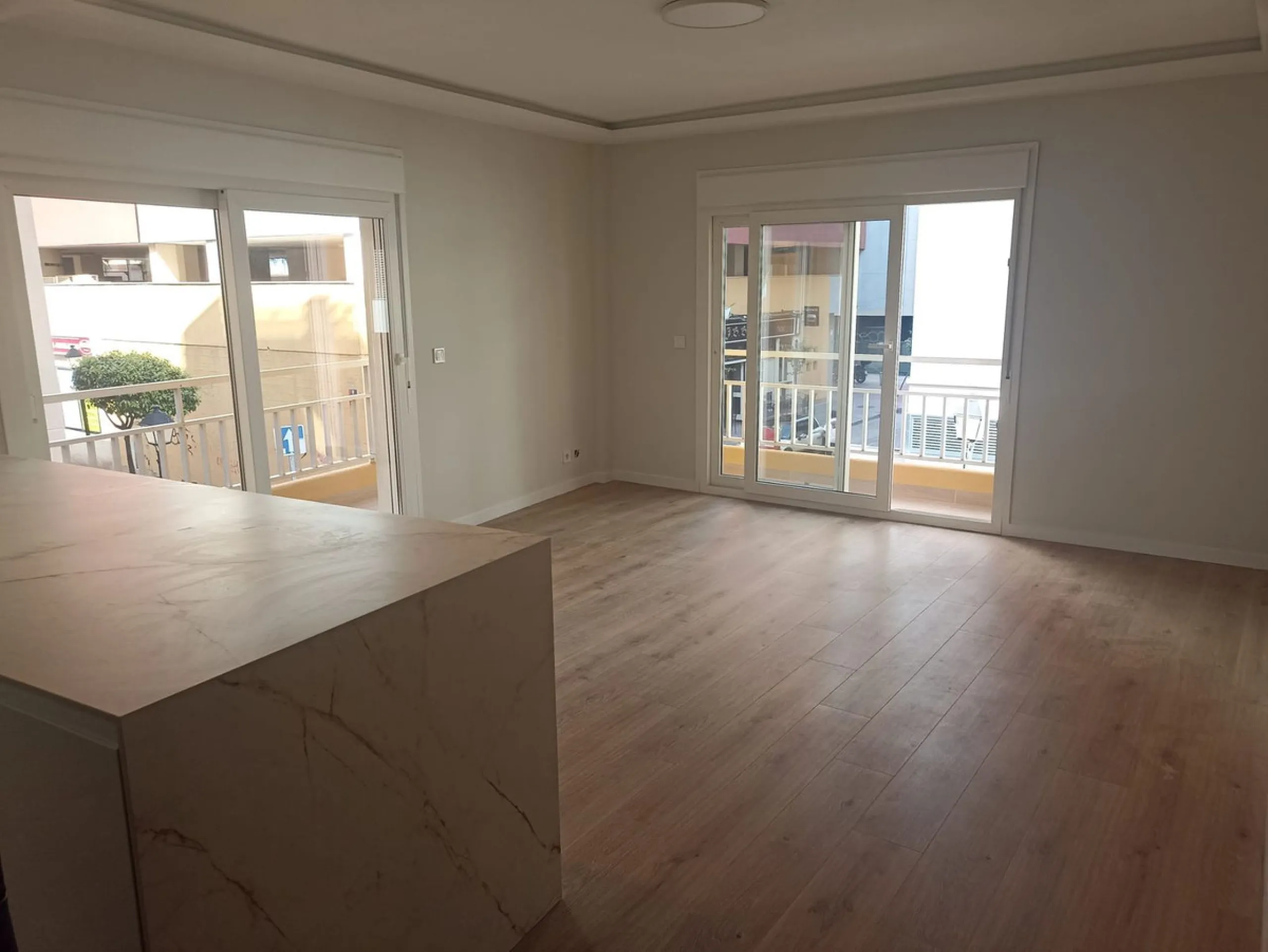 Apartment - Middle Floor Apartment в продаже в Fuengirola, Málaga. В доме 3 спален и 1 ванных комнат. Площадь дома 100 м²