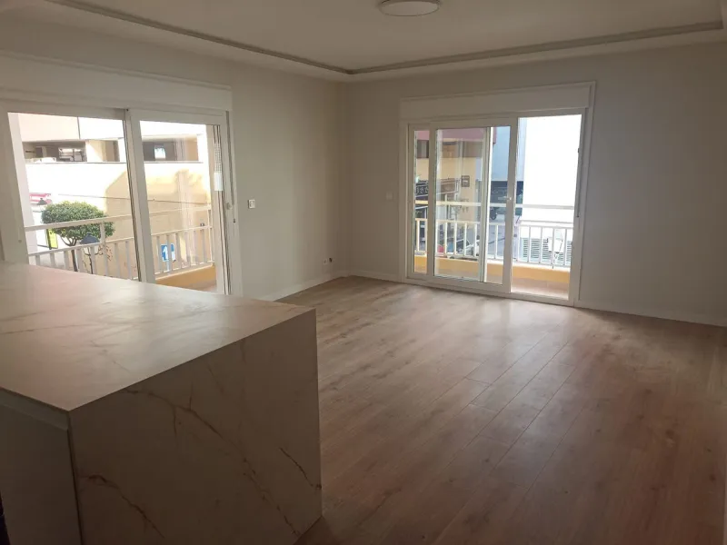 Apartment - Middle Floor Apartment в продаже в Fuengirola, Málaga. В доме 3 спален и 1 ванных комнат. Площадь дома 100 м²