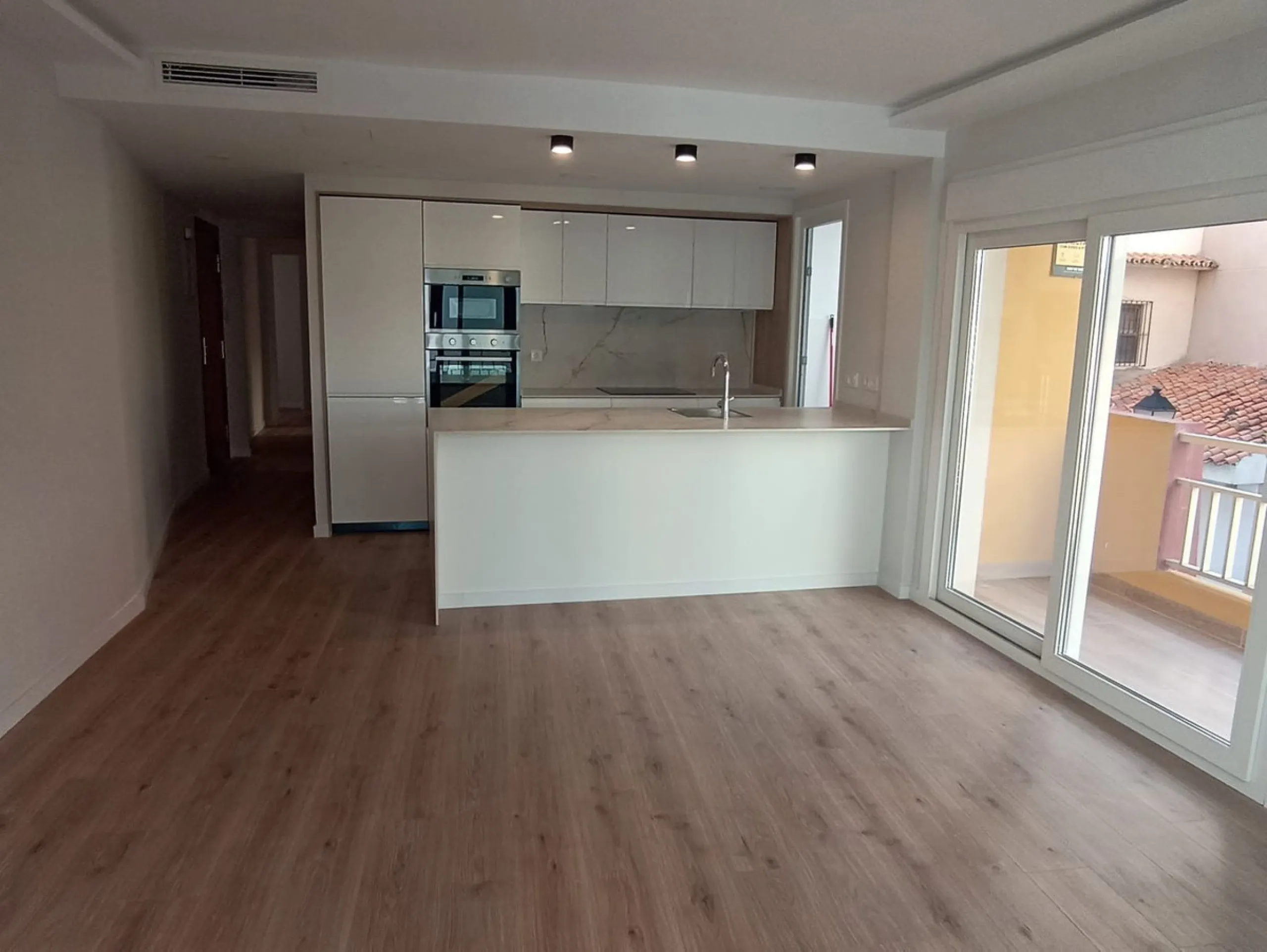 Apartment - Middle Floor Apartment в продаже в Fuengirola, Málaga. В доме 3 спален и 1 ванных комнат. Площадь дома 100 м²