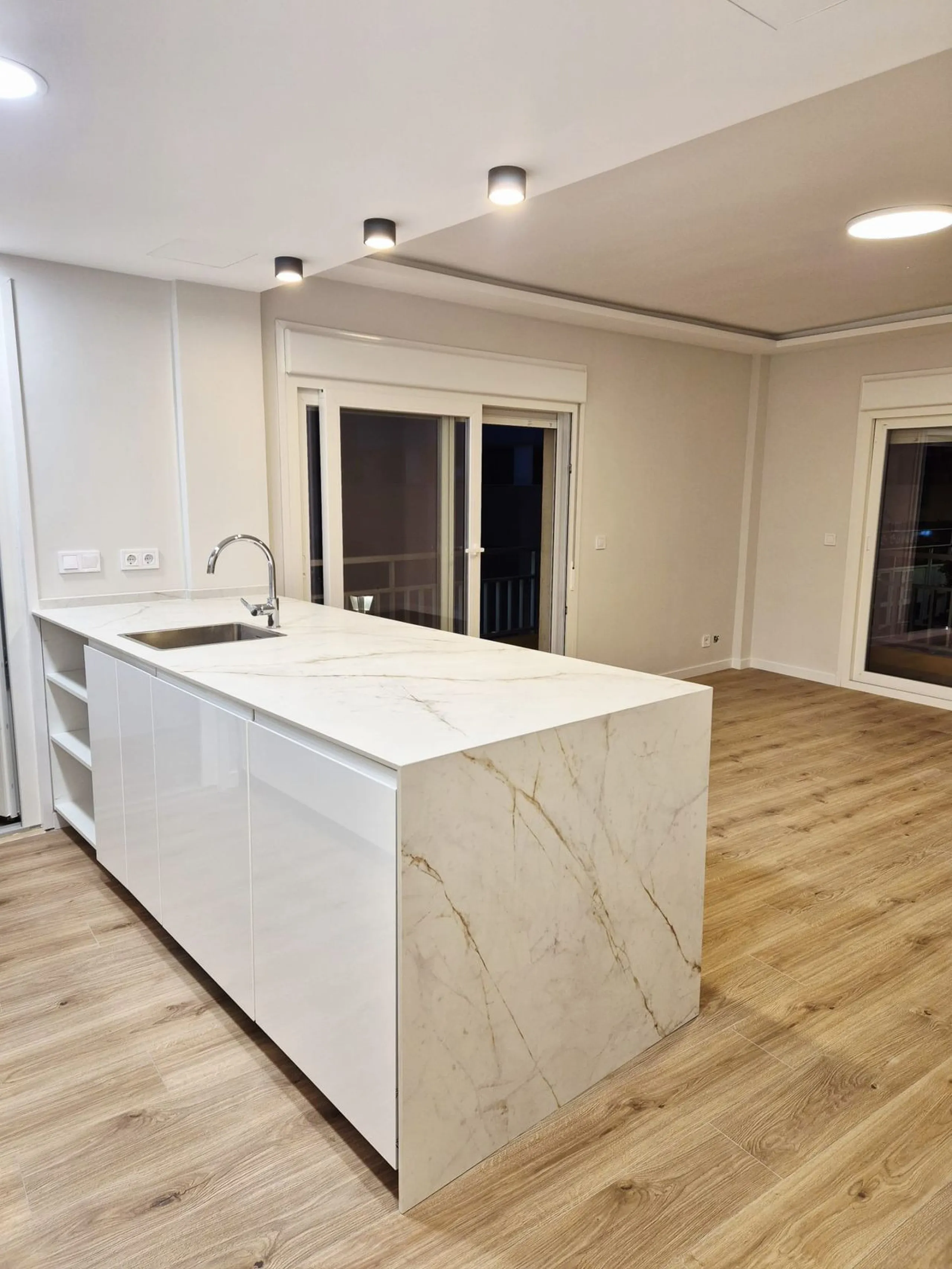 Apartment - Middle Floor Apartment в продаже в Fuengirola, Málaga. В доме 3 спален и 1 ванных комнат. Площадь дома 100 м²