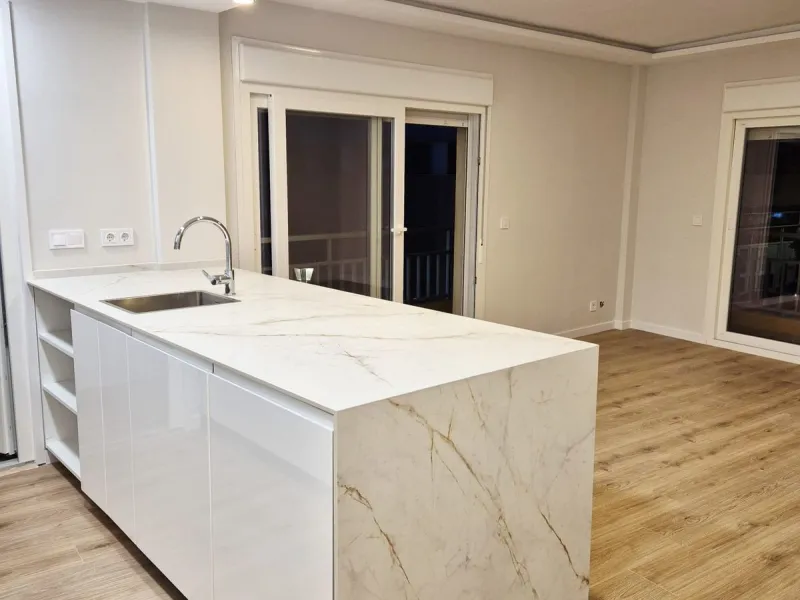 Apartment - Middle Floor Apartment в продаже в Fuengirola, Málaga. В доме 3 спален и 1 ванных комнат. Площадь дома 100 м²