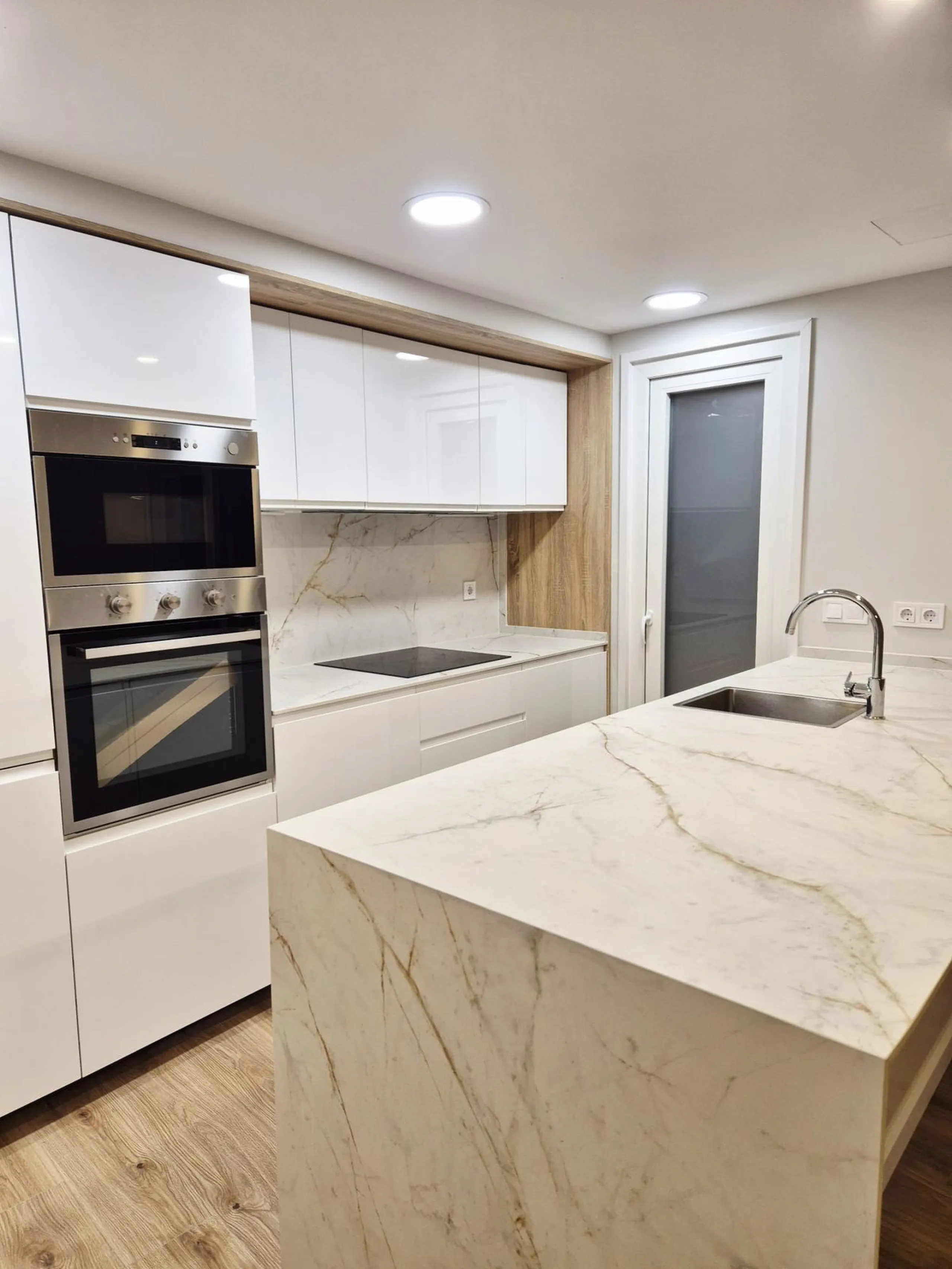 Apartment - Middle Floor Apartment в продаже в Fuengirola, Málaga. В доме 3 спален и 1 ванных комнат. Площадь дома 100 м²