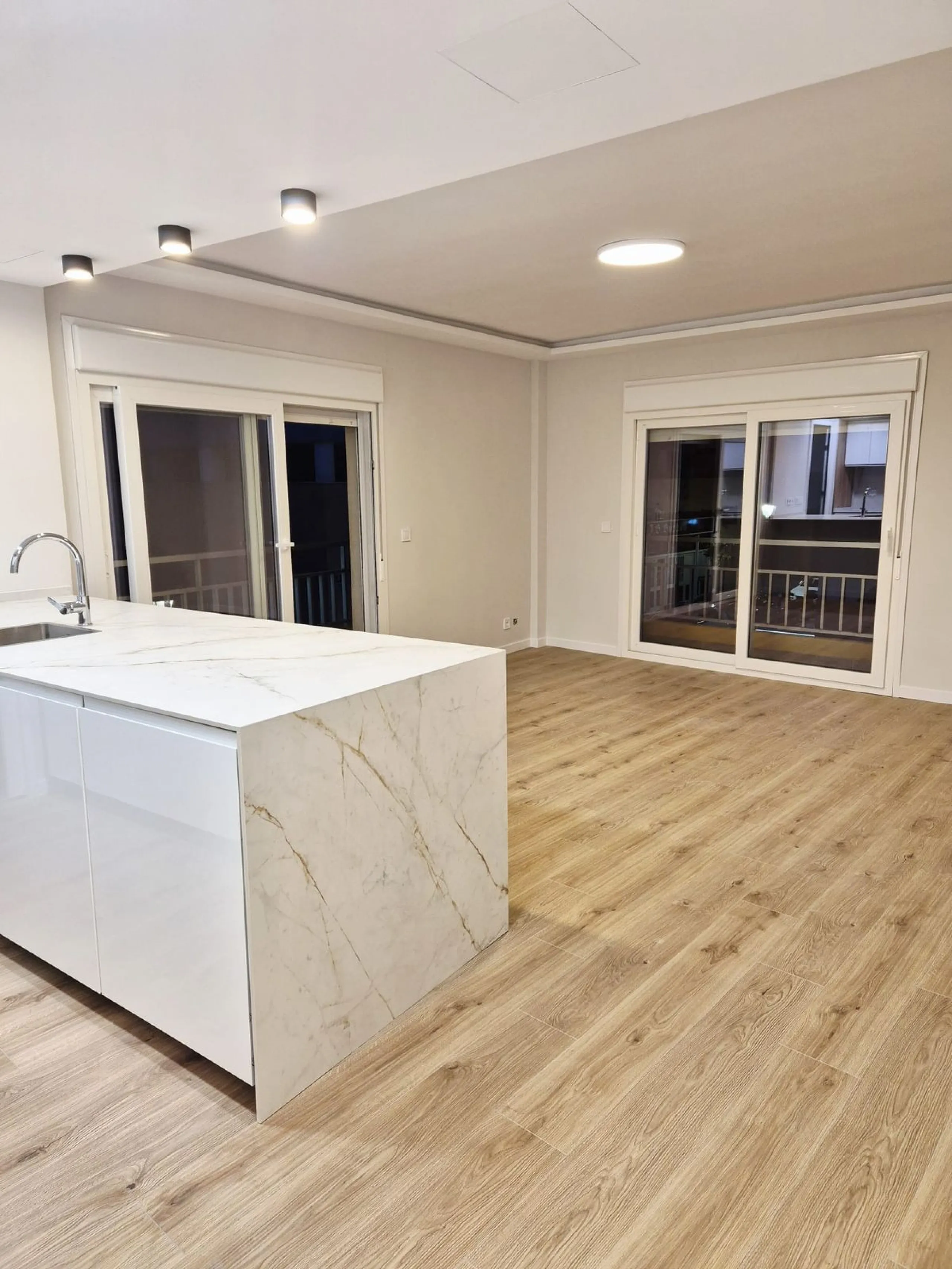 Apartment - Middle Floor Apartment в продаже в Fuengirola, Málaga. В доме 3 спален и 1 ванных комнат. Площадь дома 100 м²