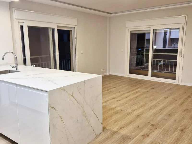 Apartment - Middle Floor Apartment в продаже в Fuengirola, Málaga. В доме 3 спален и 1 ванных комнат. Площадь дома 100 м²