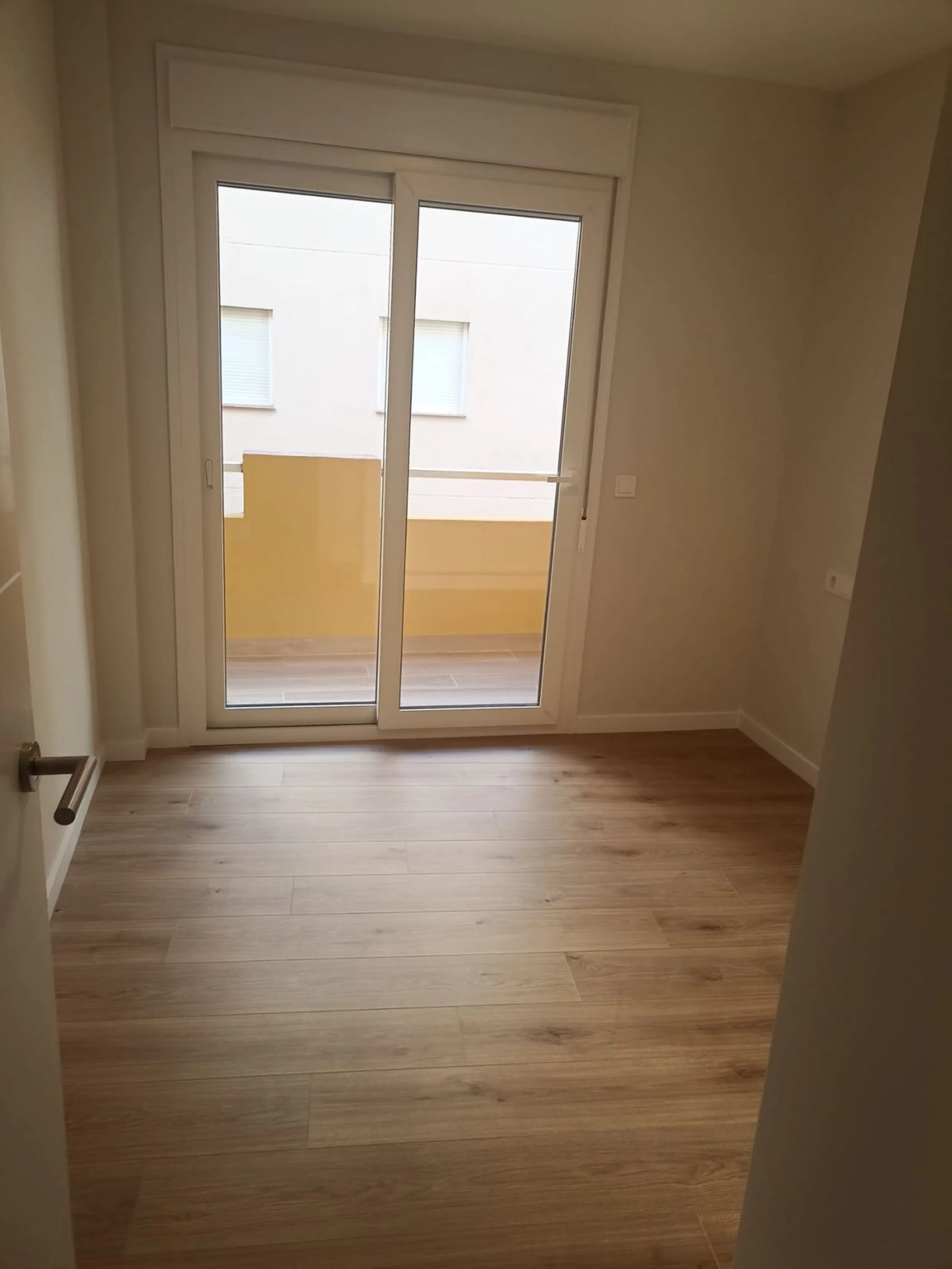 Apartment - Middle Floor Apartment в продаже в Fuengirola, Málaga. В доме 3 спален и 1 ванных комнат. Площадь дома 100 м²