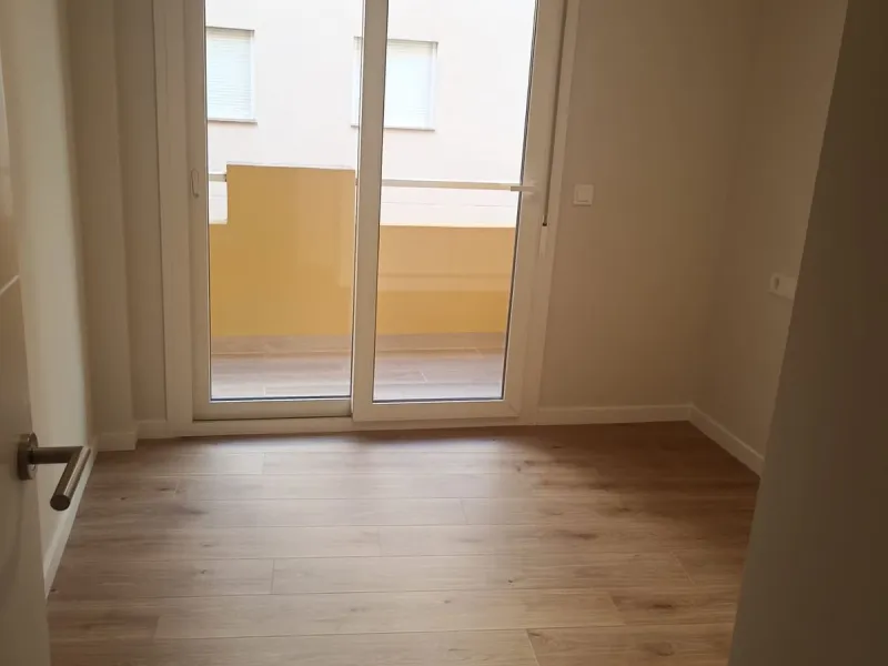 Apartment - Middle Floor Apartment в продаже в Fuengirola, Málaga. В доме 3 спален и 1 ванных комнат. Площадь дома 100 м²
