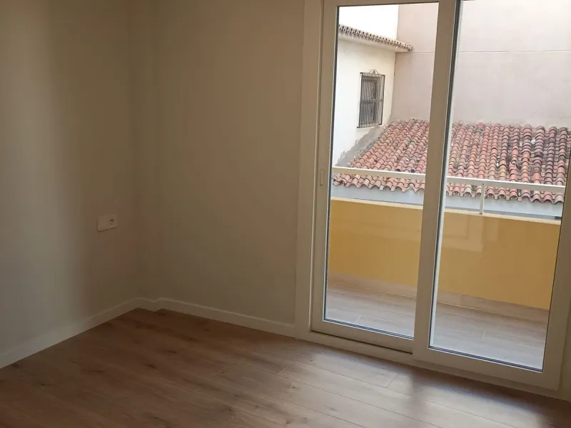 Apartment - Middle Floor Apartment в продаже в Fuengirola, Málaga. В доме 3 спален и 1 ванных комнат. Площадь дома 100 м²