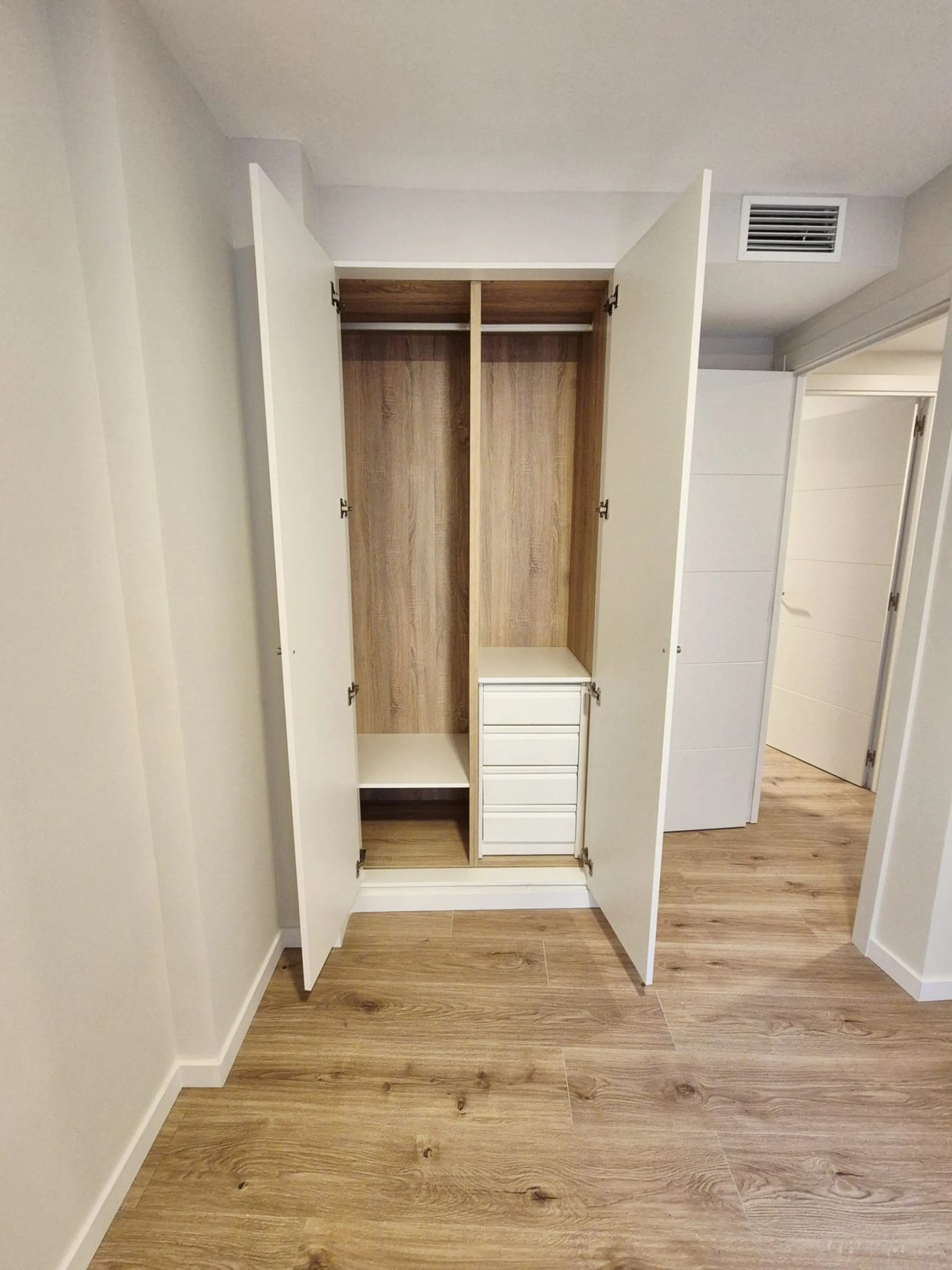 Apartment - Middle Floor Apartment в продаже в Fuengirola, Málaga. В доме 3 спален и 1 ванных комнат. Площадь дома 100 м²