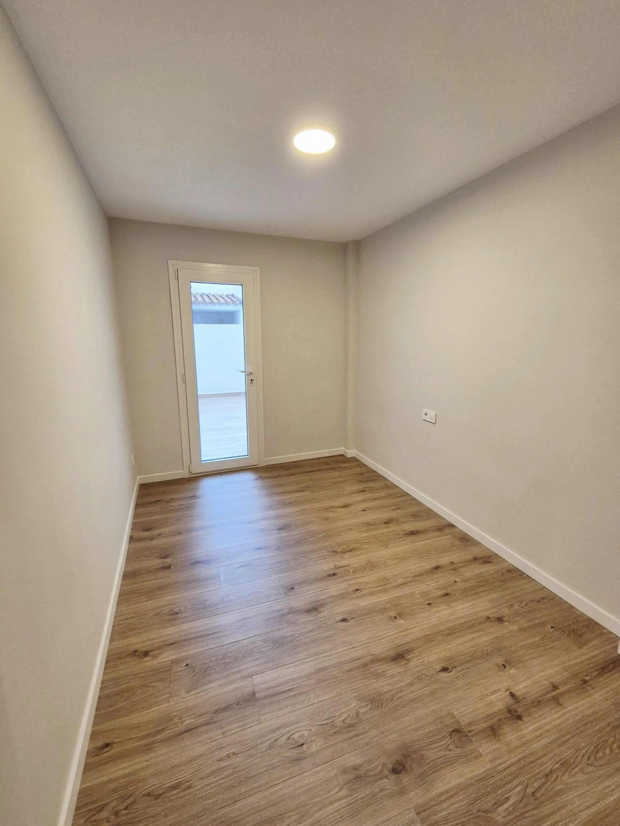 Apartment - Middle Floor Apartment в продаже в Fuengirola, Málaga. В доме 3 спален и 1 ванных комнат. Площадь дома 100 м²
