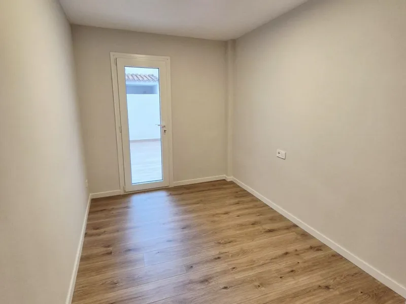 Apartment - Middle Floor Apartment в продаже в Fuengirola, Málaga. В доме 3 спален и 1 ванных комнат. Площадь дома 100 м²
