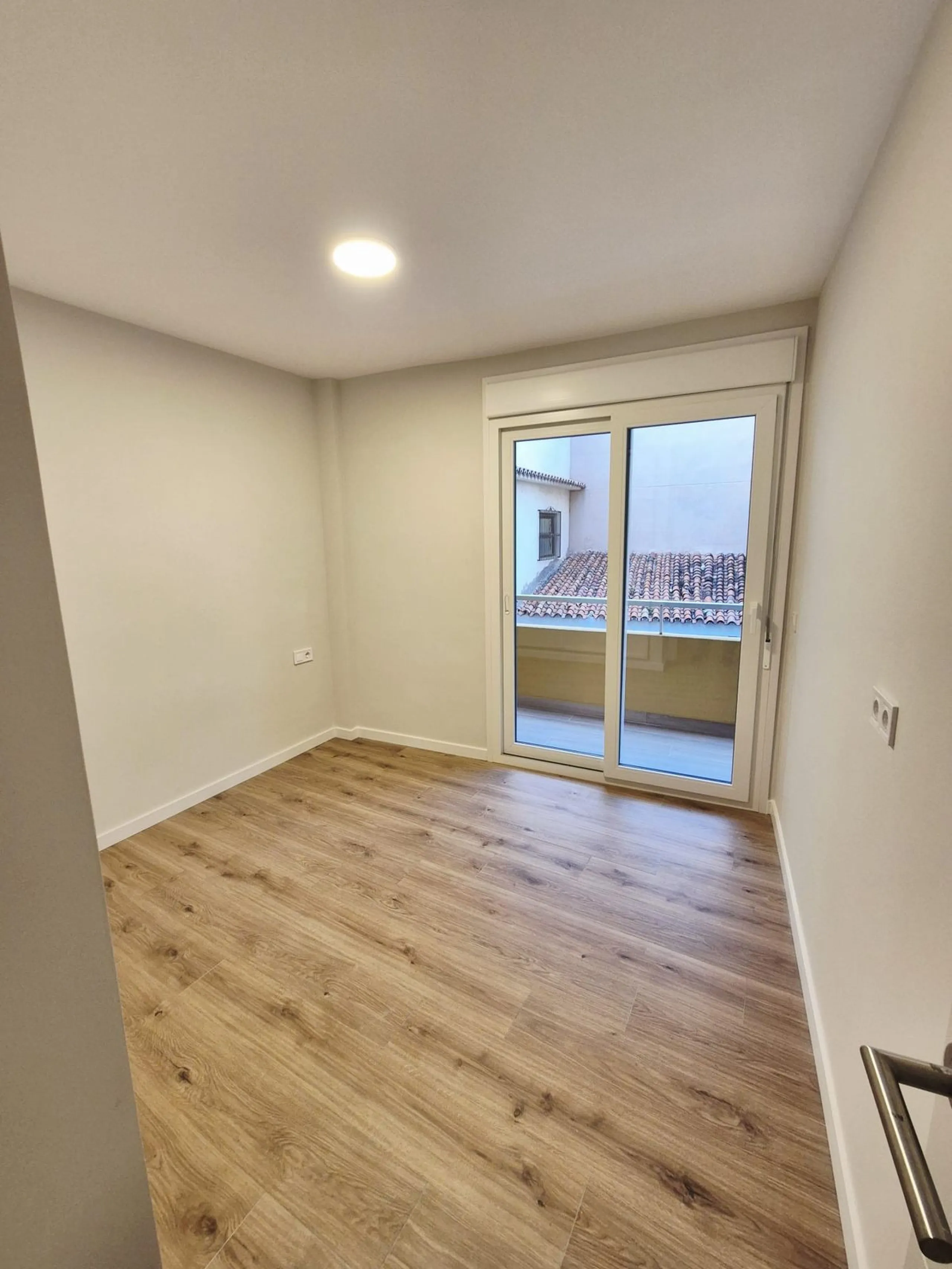 Apartment - Middle Floor Apartment в продаже в Fuengirola, Málaga. В доме 3 спален и 1 ванных комнат. Площадь дома 100 м²