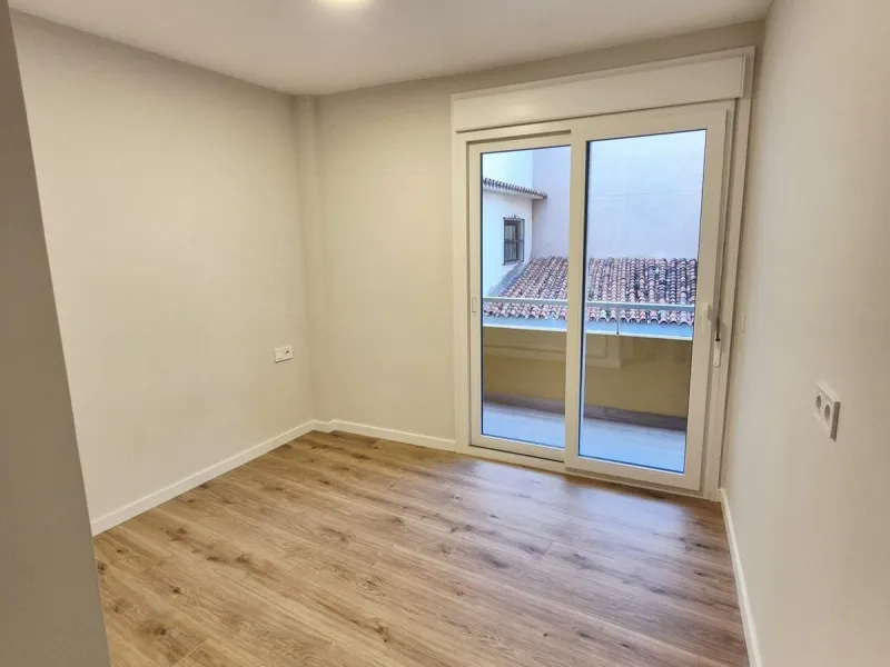 Apartment - Middle Floor Apartment в продаже в Fuengirola, Málaga. В доме 3 спален и 1 ванных комнат. Площадь дома 100 м²