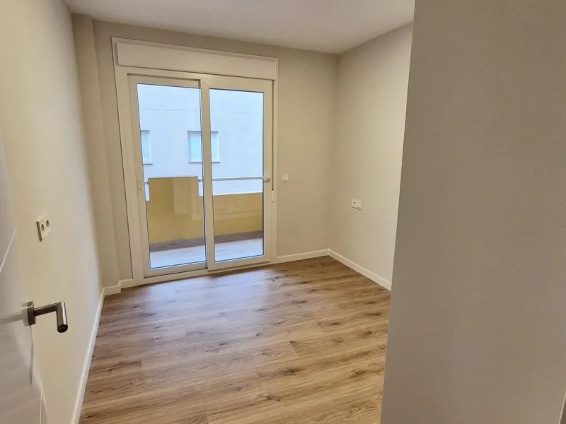Apartment - Middle Floor Apartment в продаже в Fuengirola, Málaga. В доме 3 спален и 1 ванных комнат. Площадь дома 100 м²