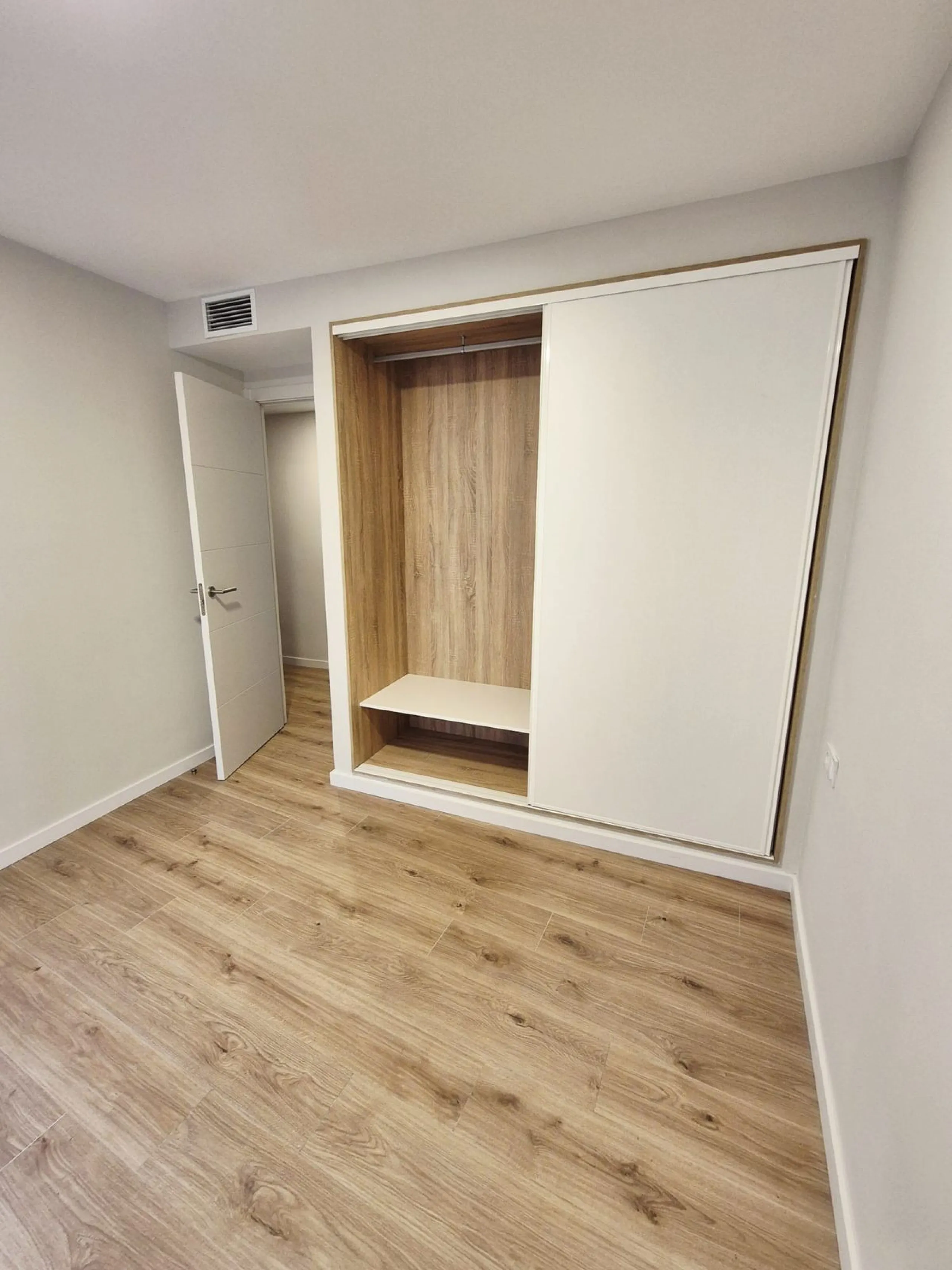 Apartment - Middle Floor Apartment в продаже в Fuengirola, Málaga. В доме 3 спален и 1 ванных комнат. Площадь дома 100 м²