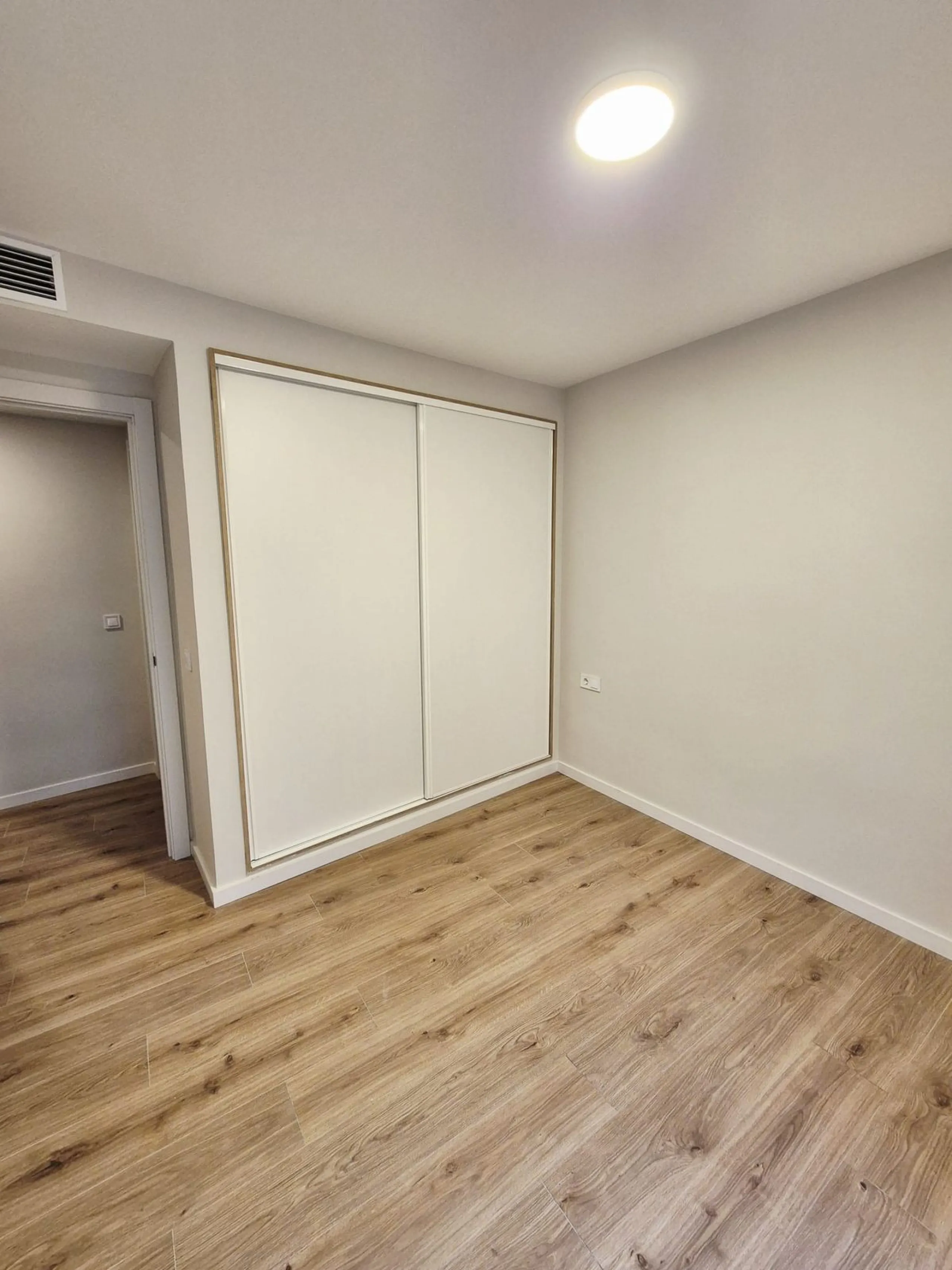 Apartment - Middle Floor Apartment в продаже в Fuengirola, Málaga. В доме 3 спален и 1 ванных комнат. Площадь дома 100 м²