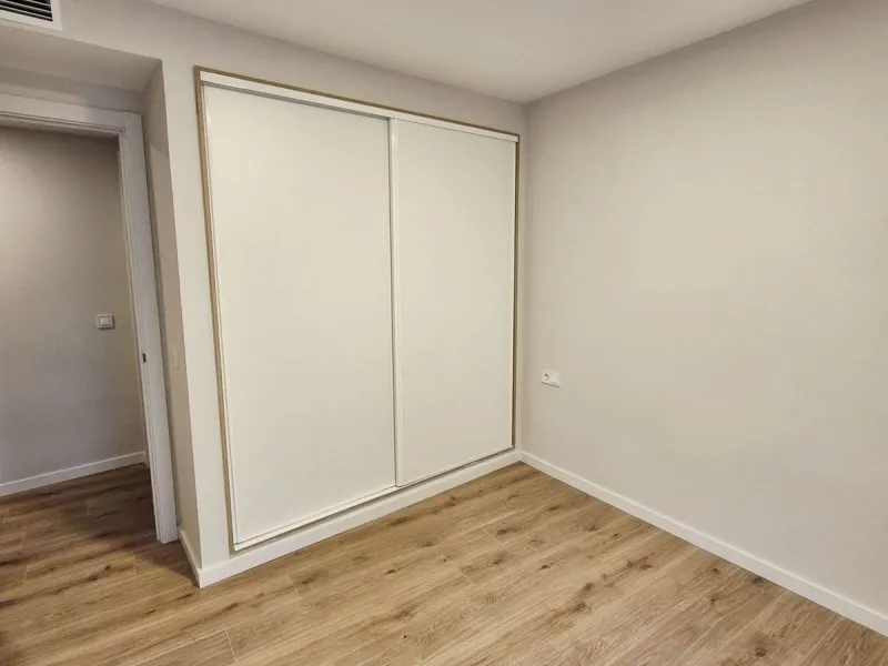 Apartment - Middle Floor Apartment в продаже в Fuengirola, Málaga. В доме 3 спален и 1 ванных комнат. Площадь дома 100 м²