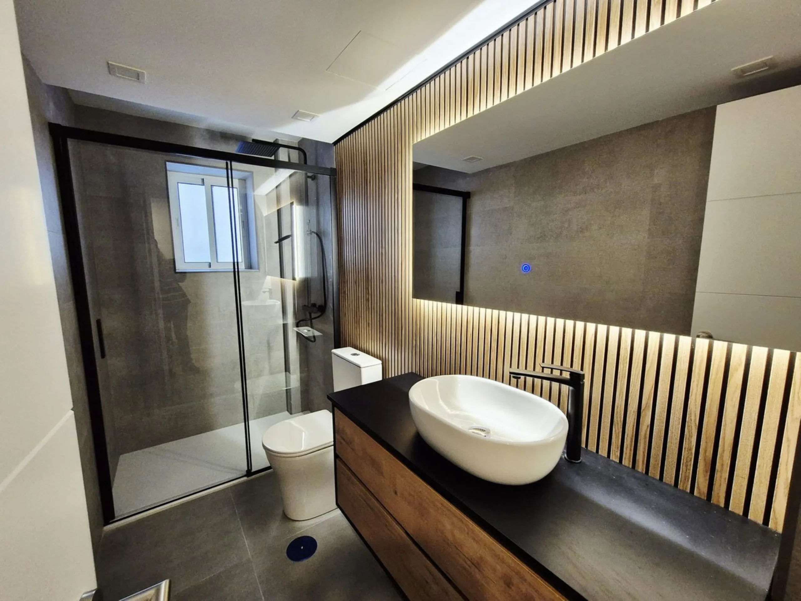Apartment - Middle Floor Apartment в продаже в Fuengirola, Málaga. В доме 3 спален и 1 ванных комнат. Площадь дома 100 м²
