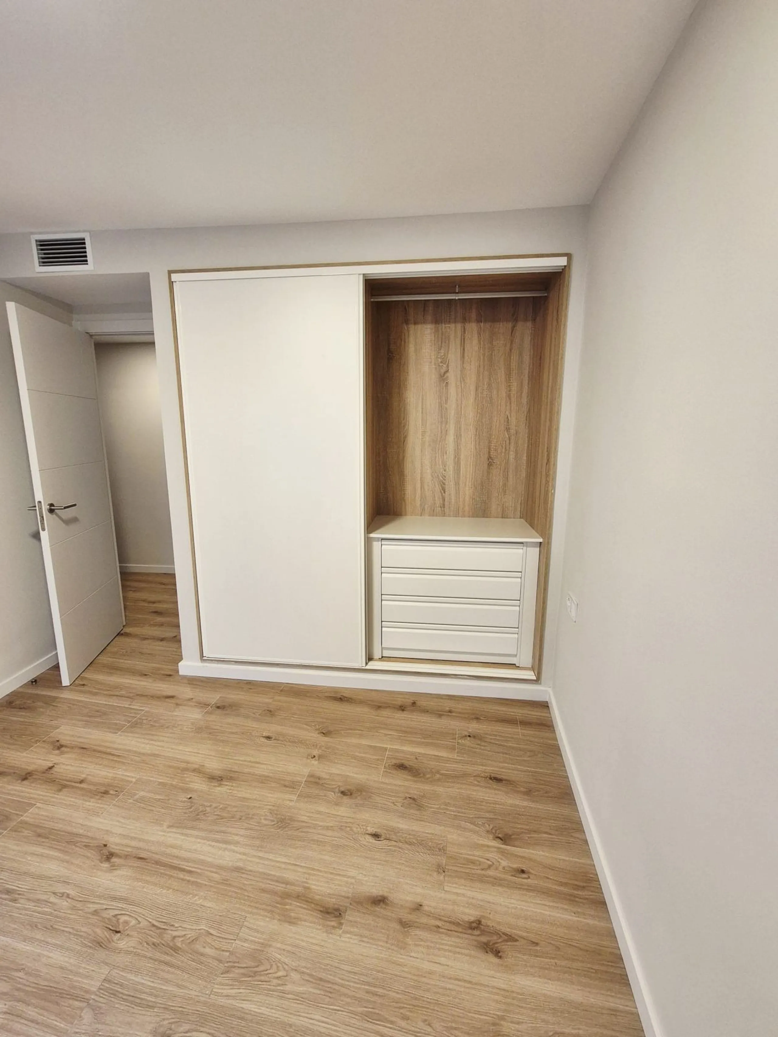 Apartment - Middle Floor Apartment в продаже в Fuengirola, Málaga. В доме 3 спален и 1 ванных комнат. Площадь дома 100 м²