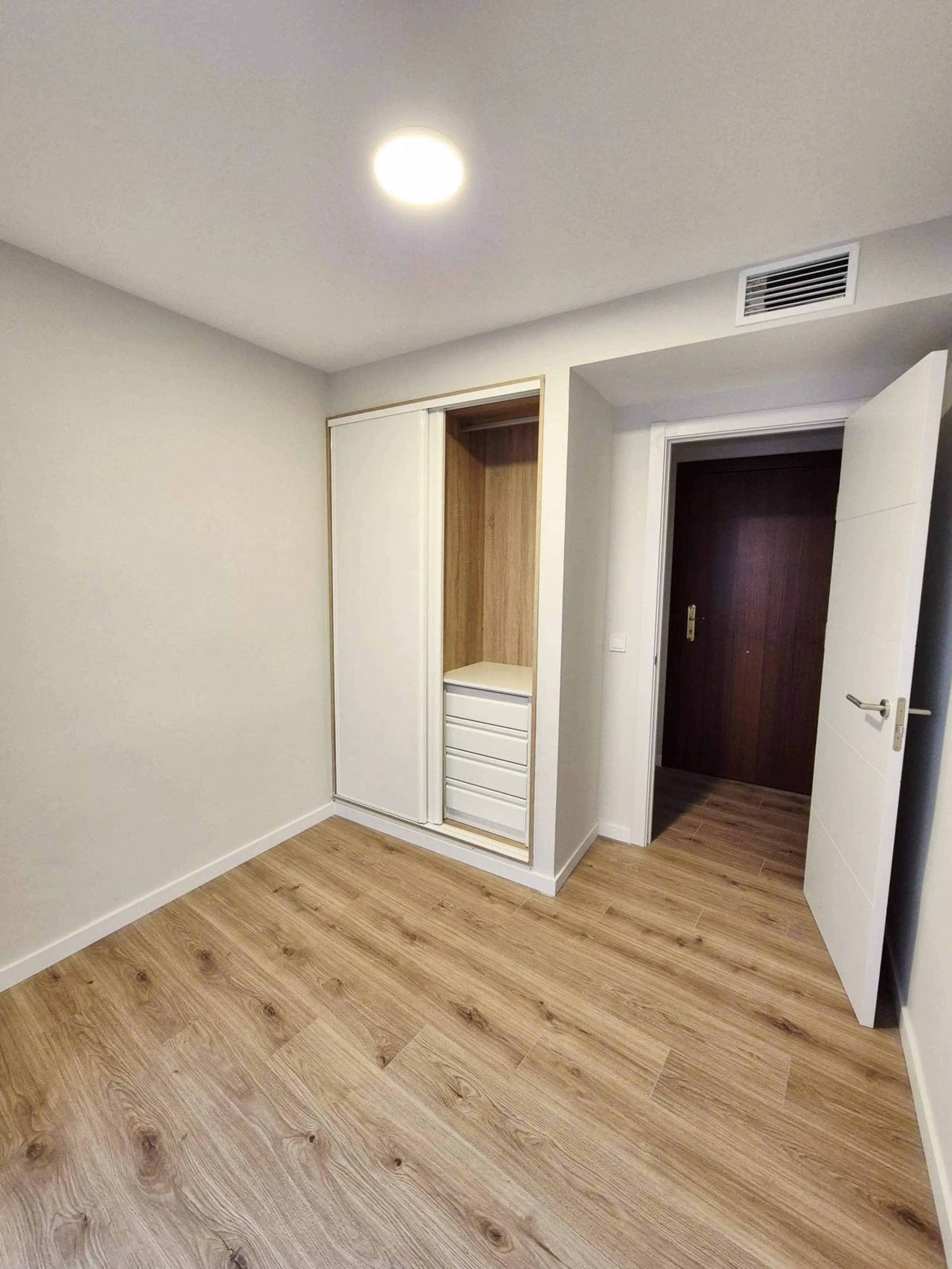 Apartment - Middle Floor Apartment в продаже в Fuengirola, Málaga. В доме 3 спален и 1 ванных комнат. Площадь дома 100 м²