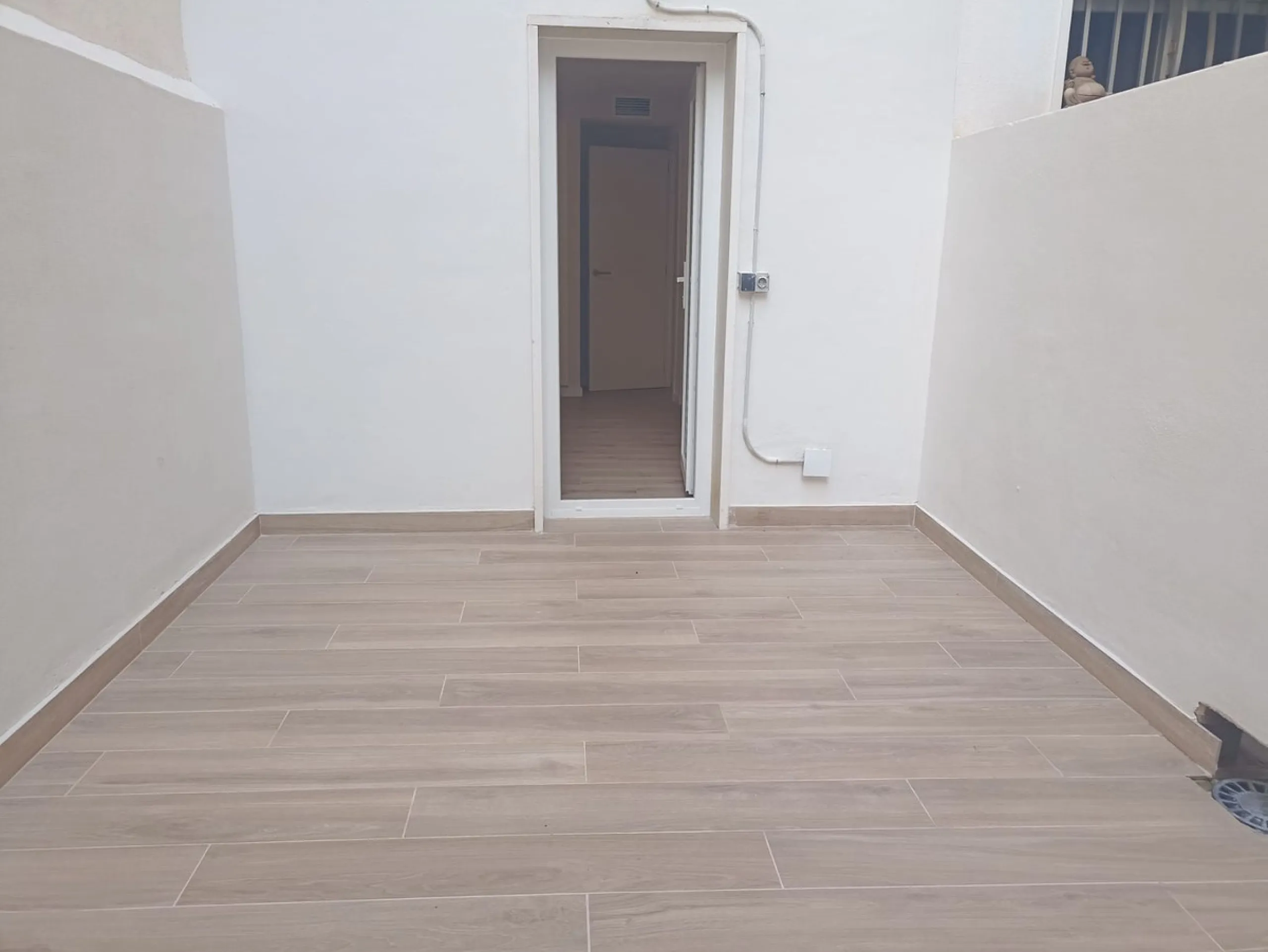 Apartment - Middle Floor Apartment в продаже в Fuengirola, Málaga. В доме 3 спален и 1 ванных комнат. Площадь дома 100 м²