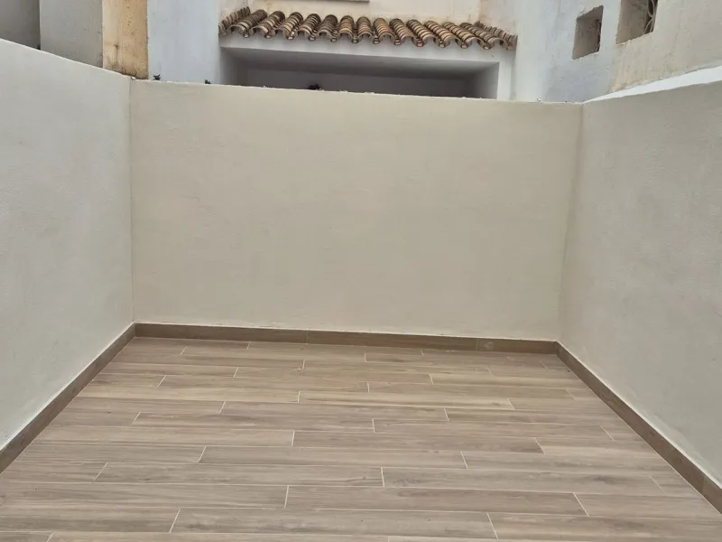 Apartment - Middle Floor Apartment в продаже в Fuengirola, Málaga. В доме 3 спален и 1 ванных комнат. Площадь дома 100 м²