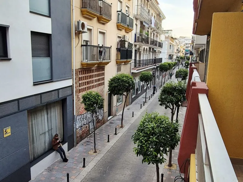 Apartment - Middle Floor Apartment в продаже в Fuengirola, Málaga. В доме 3 спален и 1 ванных комнат. Площадь дома 100 м²