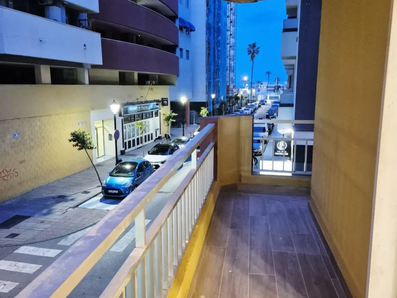 Apartment - Middle Floor Apartment в продаже в Fuengirola, Málaga. В доме 3 спален и 1 ванных комнат. Площадь дома 100 м²