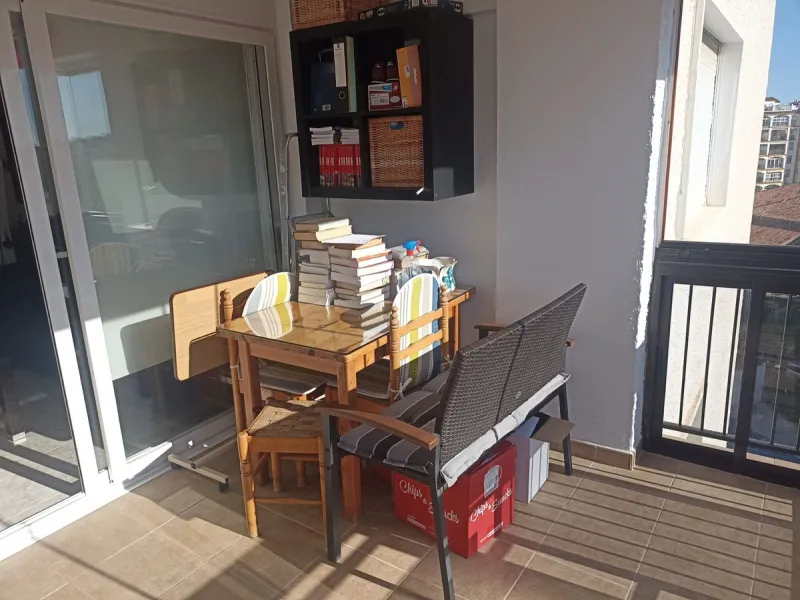 In the vibrant heart of Los Boliches, Fuengirola, we present this magnificent renovated apartment with a generous 90 square meters of living space.