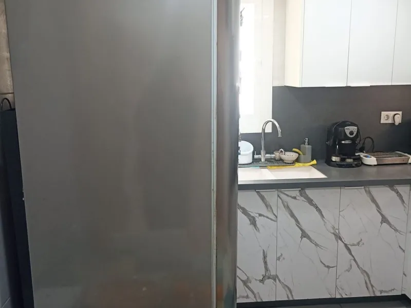 In the vibrant heart of Los Boliches, Fuengirola, we present this magnificent renovated apartment with a generous 90 square meters of living space.