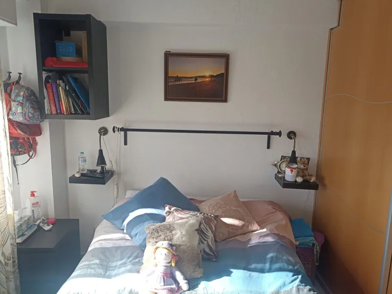 In the vibrant heart of Los Boliches, Fuengirola, we present this magnificent renovated apartment with a generous 90 square meters of living space.