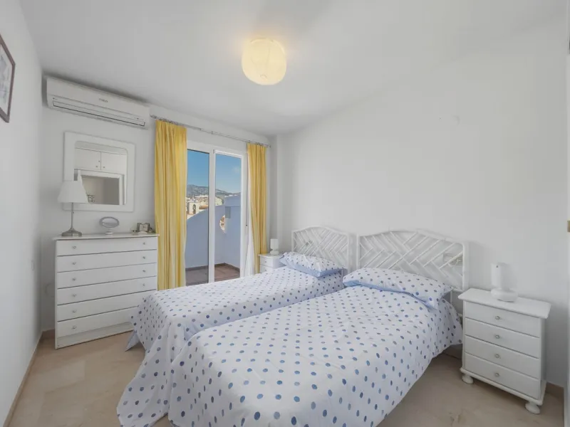 There are properties that tick boxes and there are properties that stop you in your tracks. This is the latter. Perched on the top floor of the popular Nueva Plaza Bonanza complex in Benalmádena Costa, this exceptional south-facing penthouse apartment off