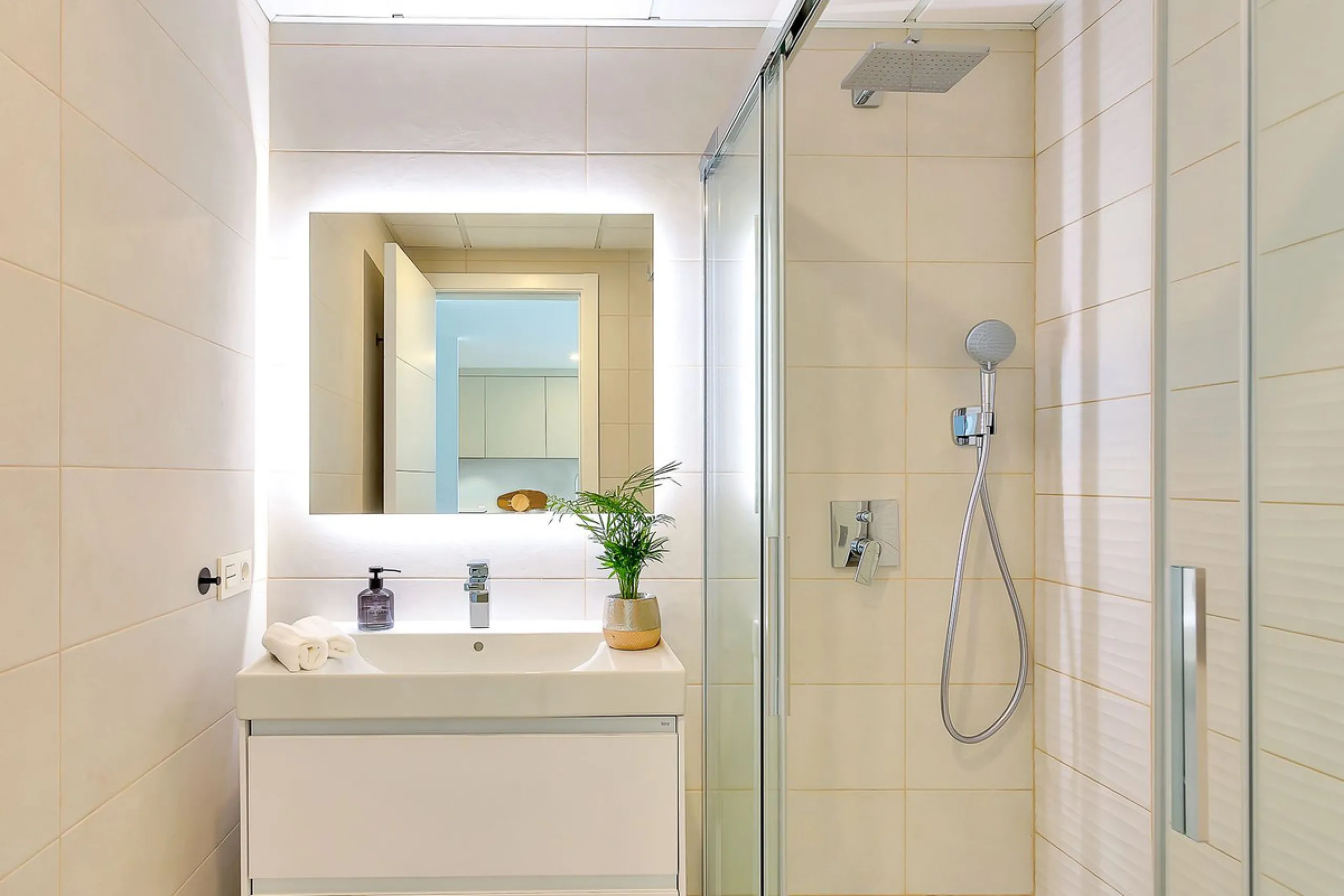 PROPERTY WITH VALID AND TRANSFERABLE TOURISTIC LICENSE!