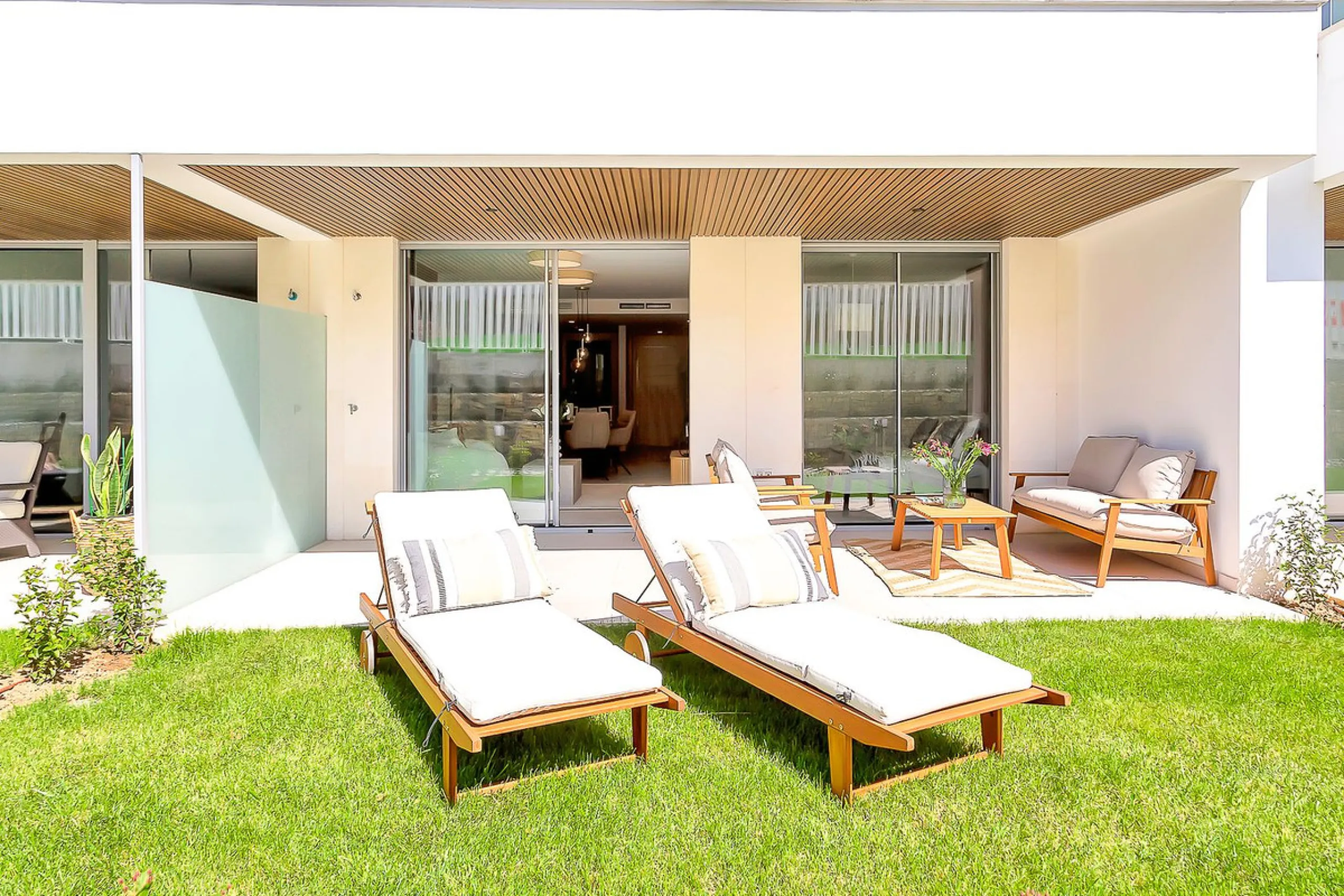 PROPERTY WITH VALID AND TRANSFERABLE TOURISTIC LICENSE!