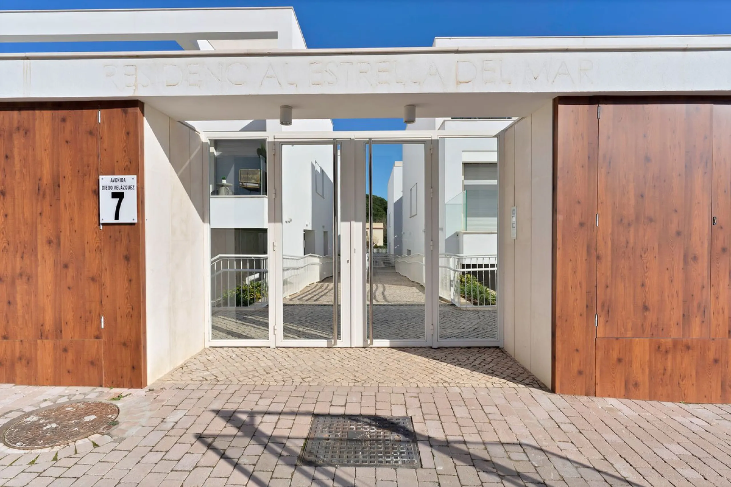 PROPERTY WITH VALID AND TRANSFERABLE TOURISTIC LICENSE!