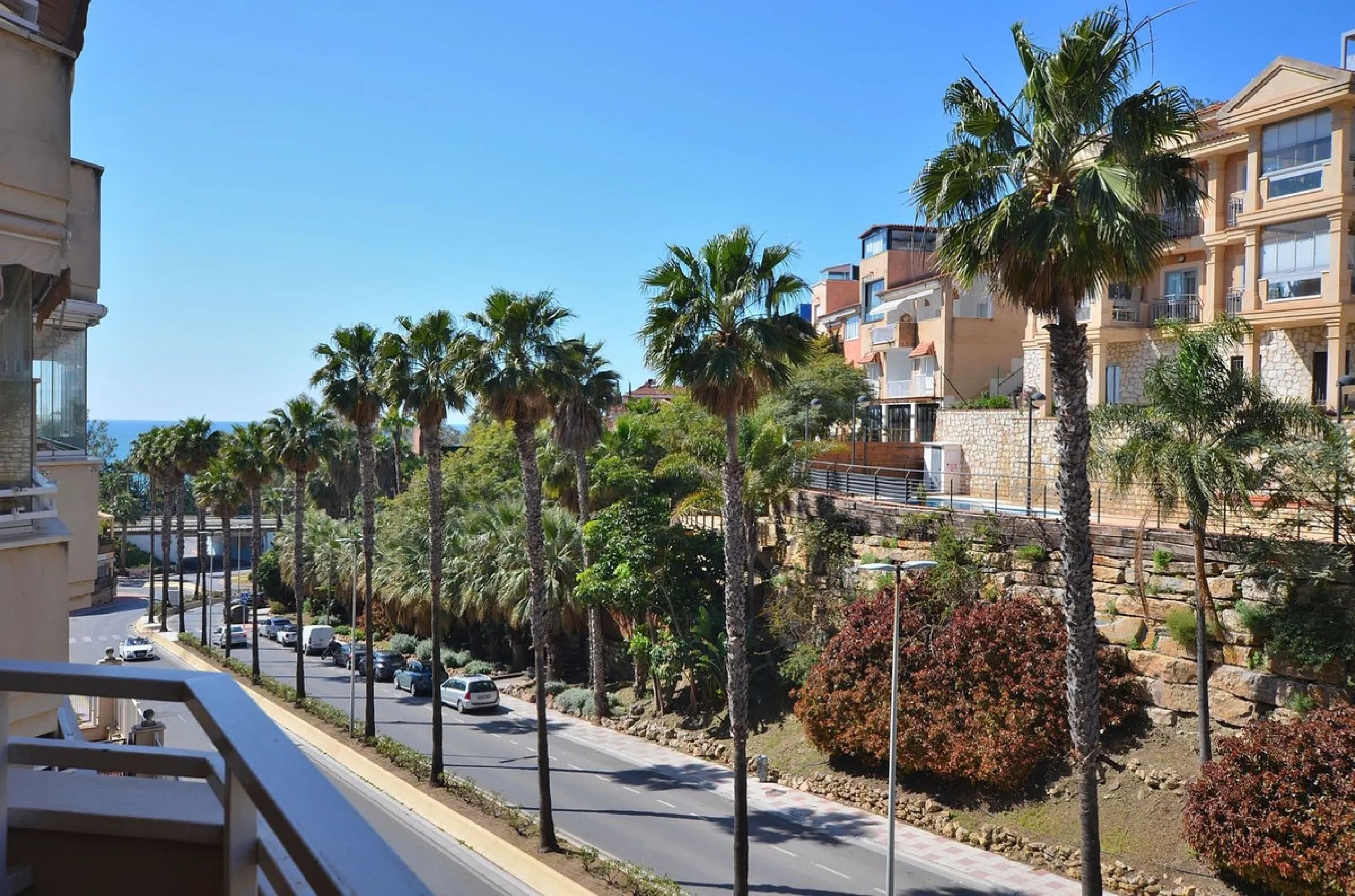 Beautiful apartment located in the lower part of Nueva Torrequebrada, just a 5-minute walk from the popular Viborilla beach.